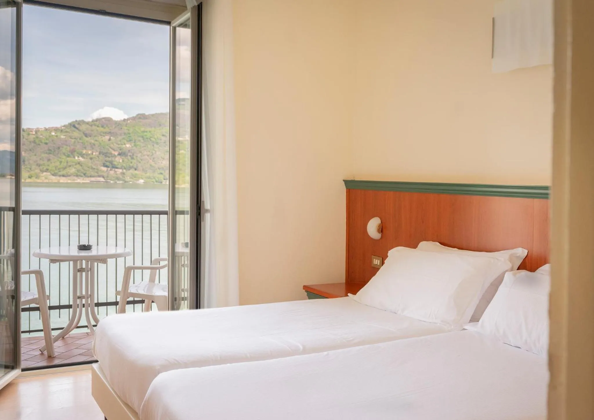 Natural landscape, Bed in Hotel Carillon