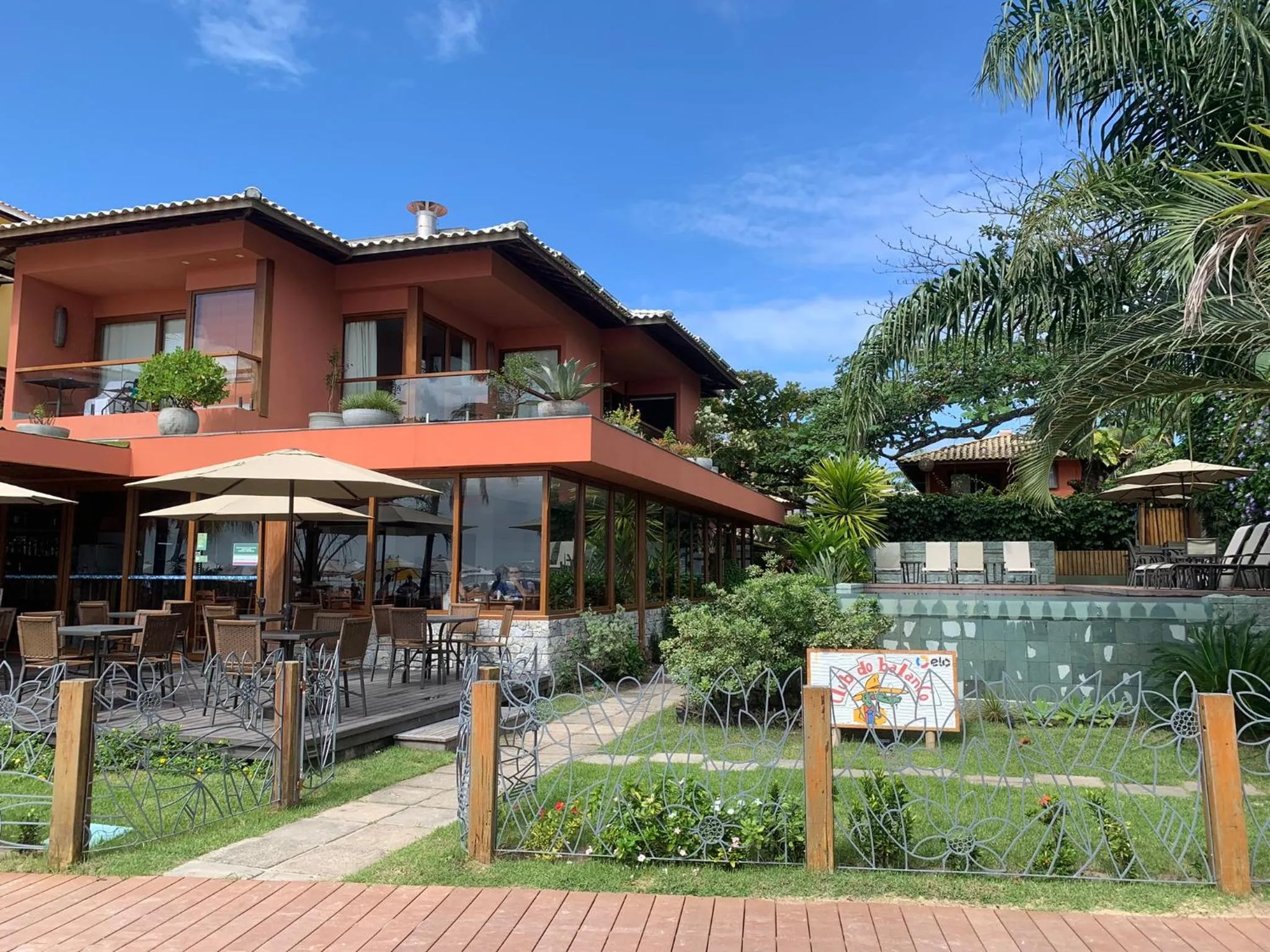 Property building in Club do Balanço Pousada e Restaurante