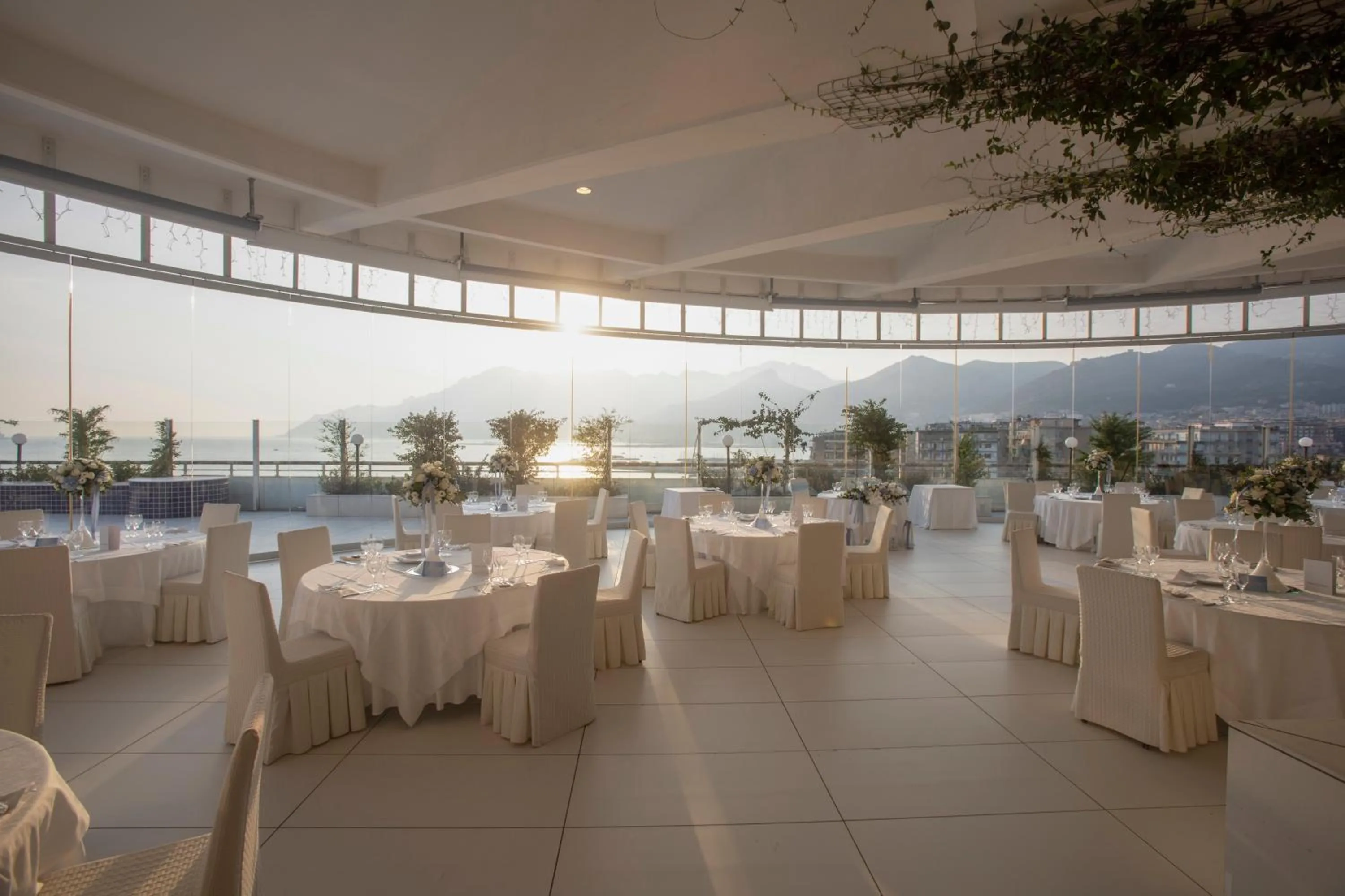 Restaurant/places to eat in Grand Hotel Salerno