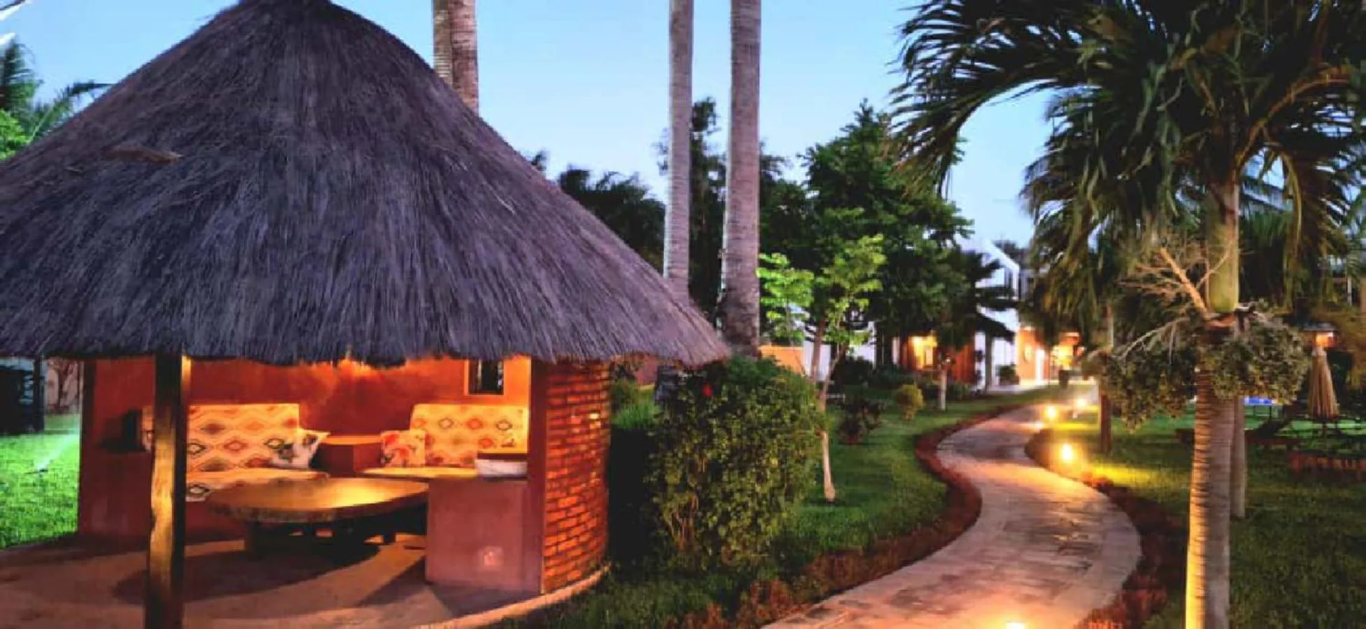 Garden in Leo's Beach Hotel - Adults Only