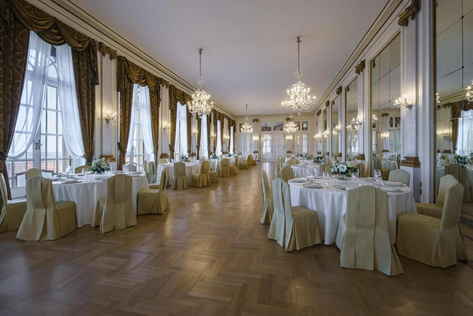 wedding in Eurostars Hotel Excelsior