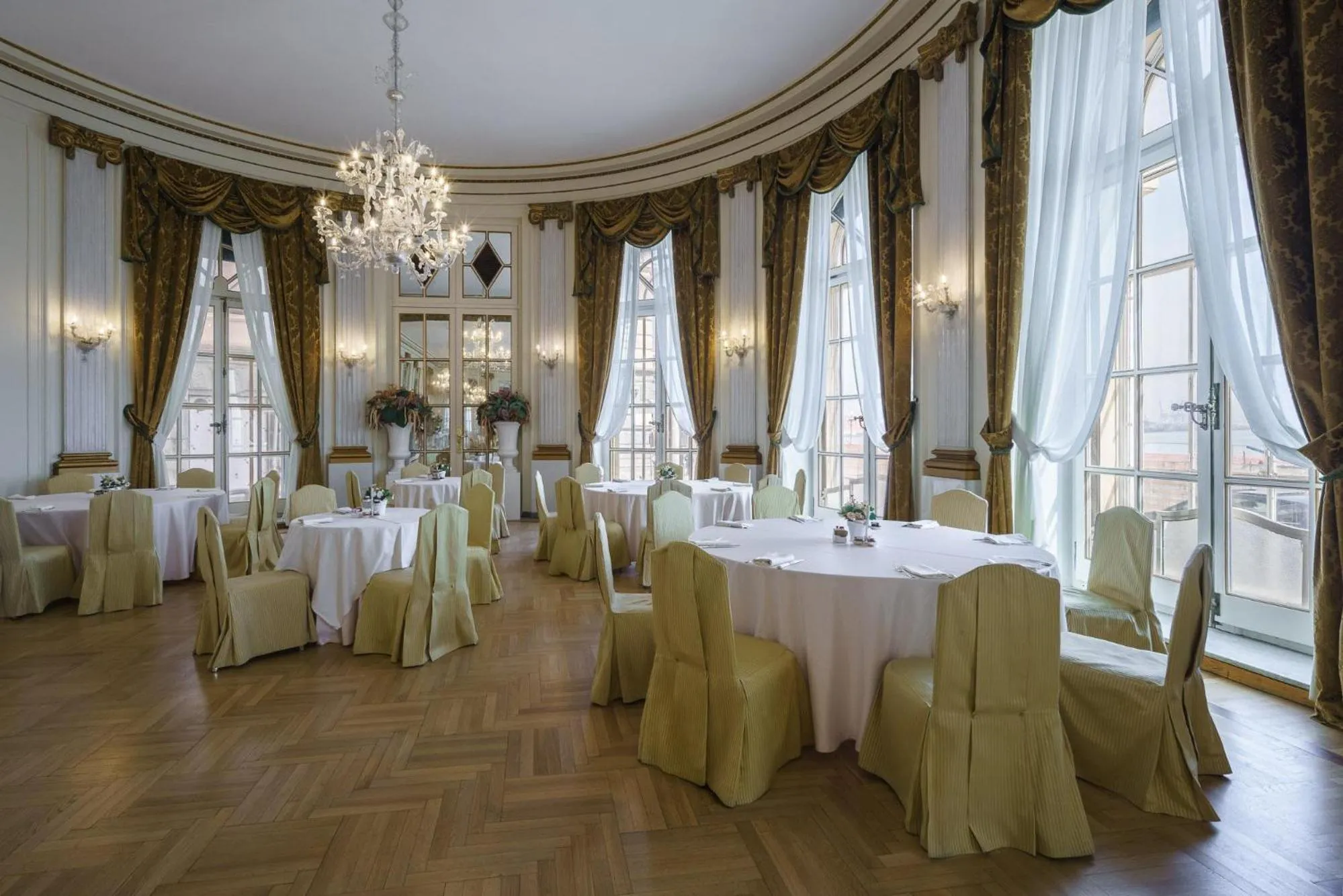 wedding in Eurostars Hotel Excelsior