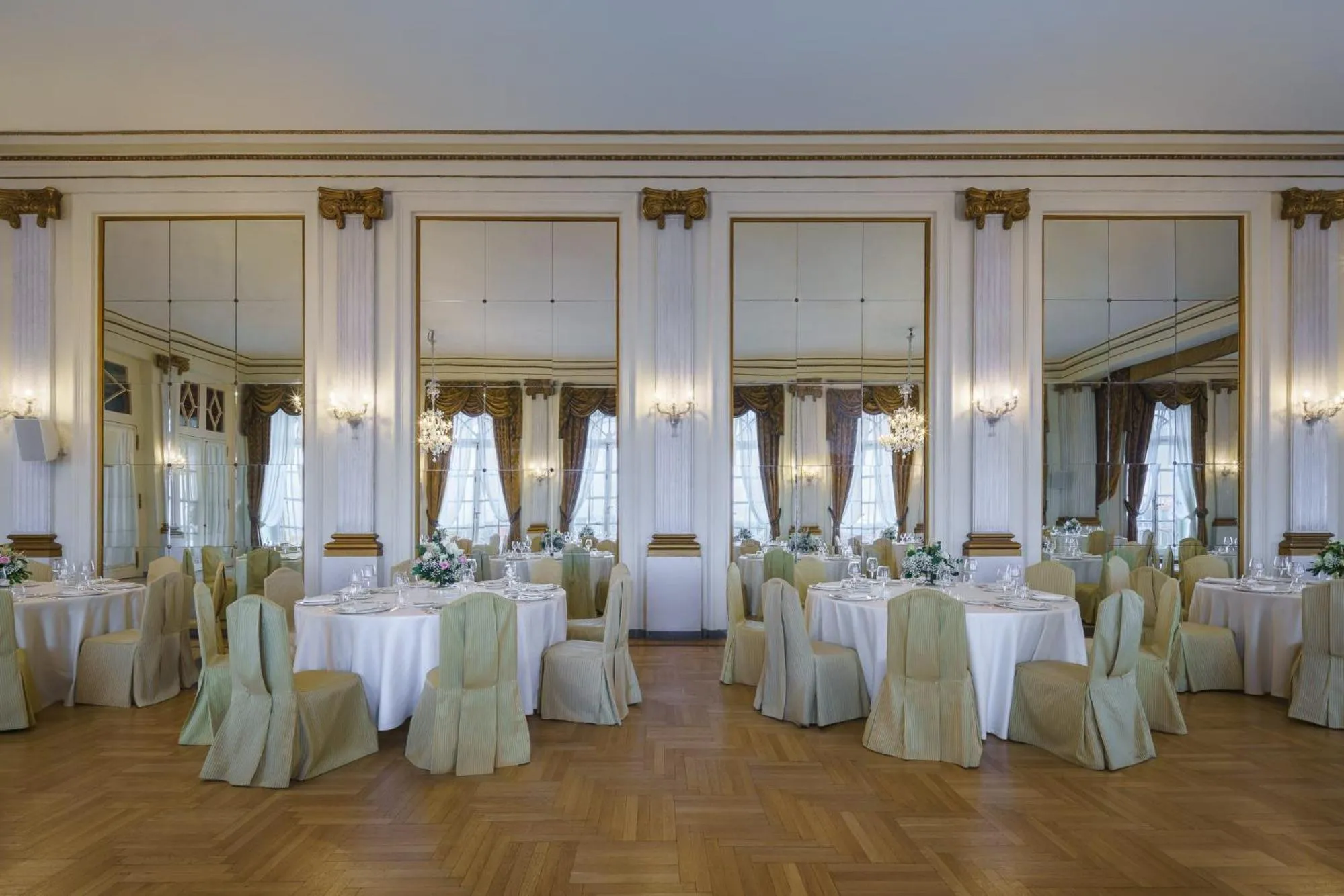 wedding in Eurostars Hotel Excelsior