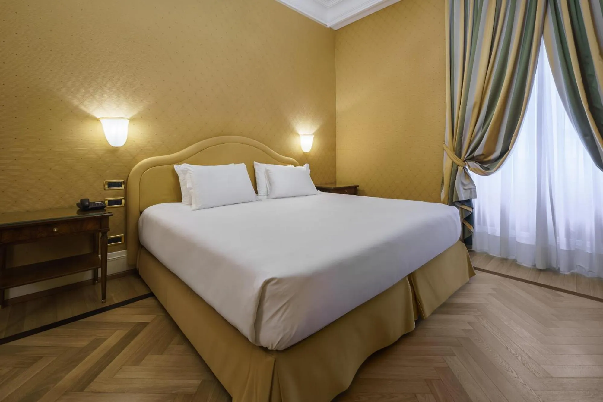 Bedroom, Bed in Eurostars Hotel Excelsior