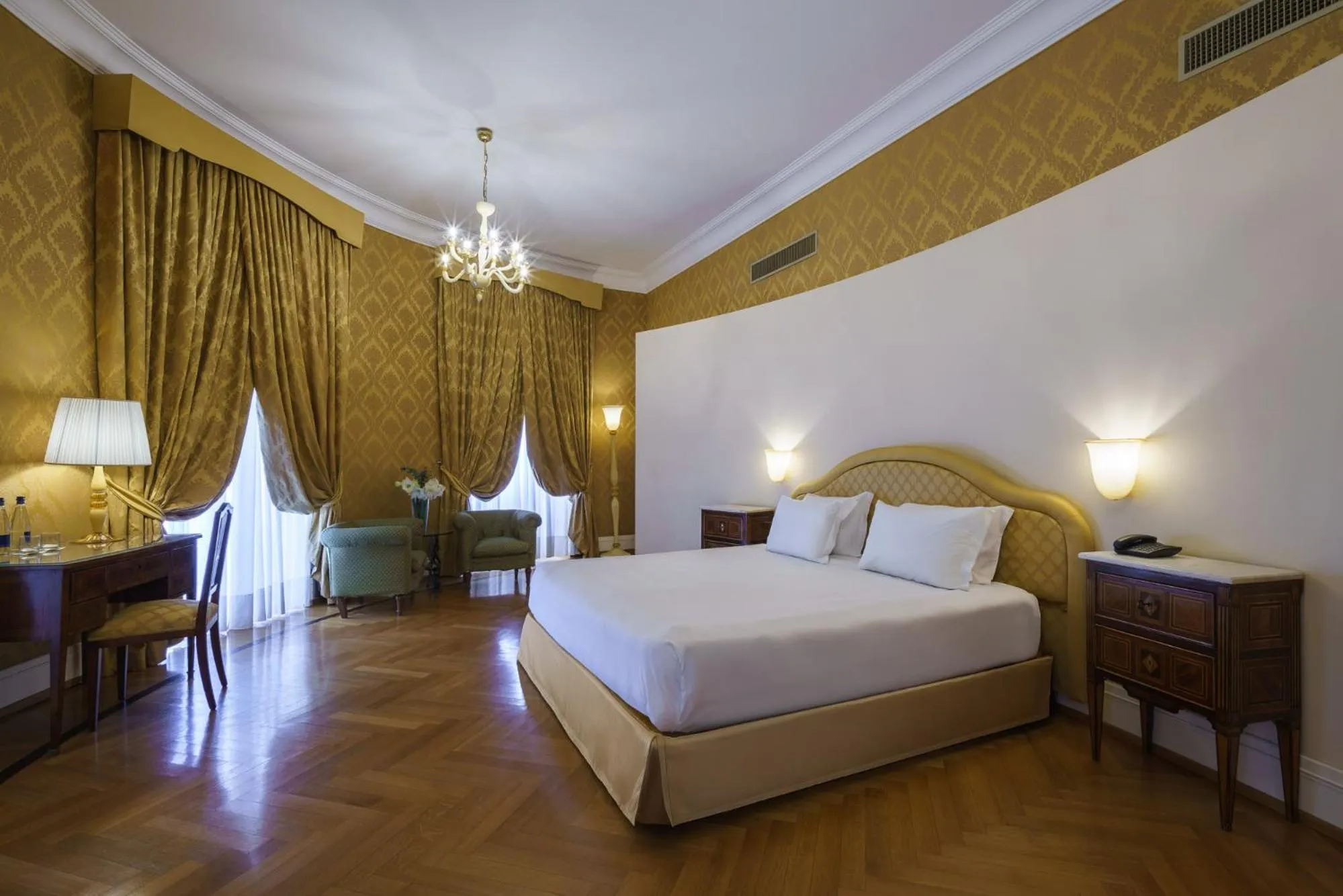 Photo of the whole room, Bed in Eurostars Hotel Excelsior