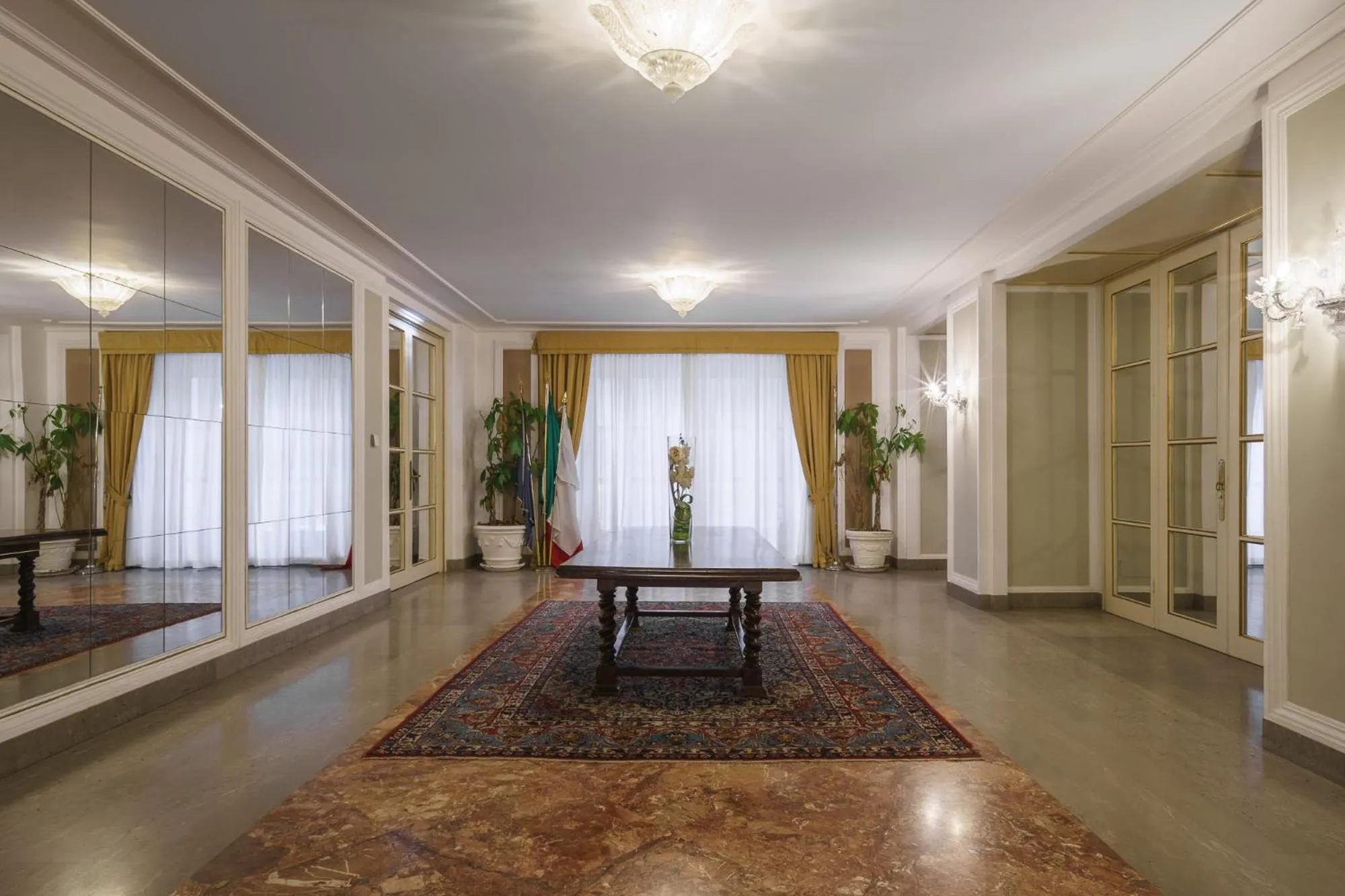 Seating area in Eurostars Hotel Excelsior