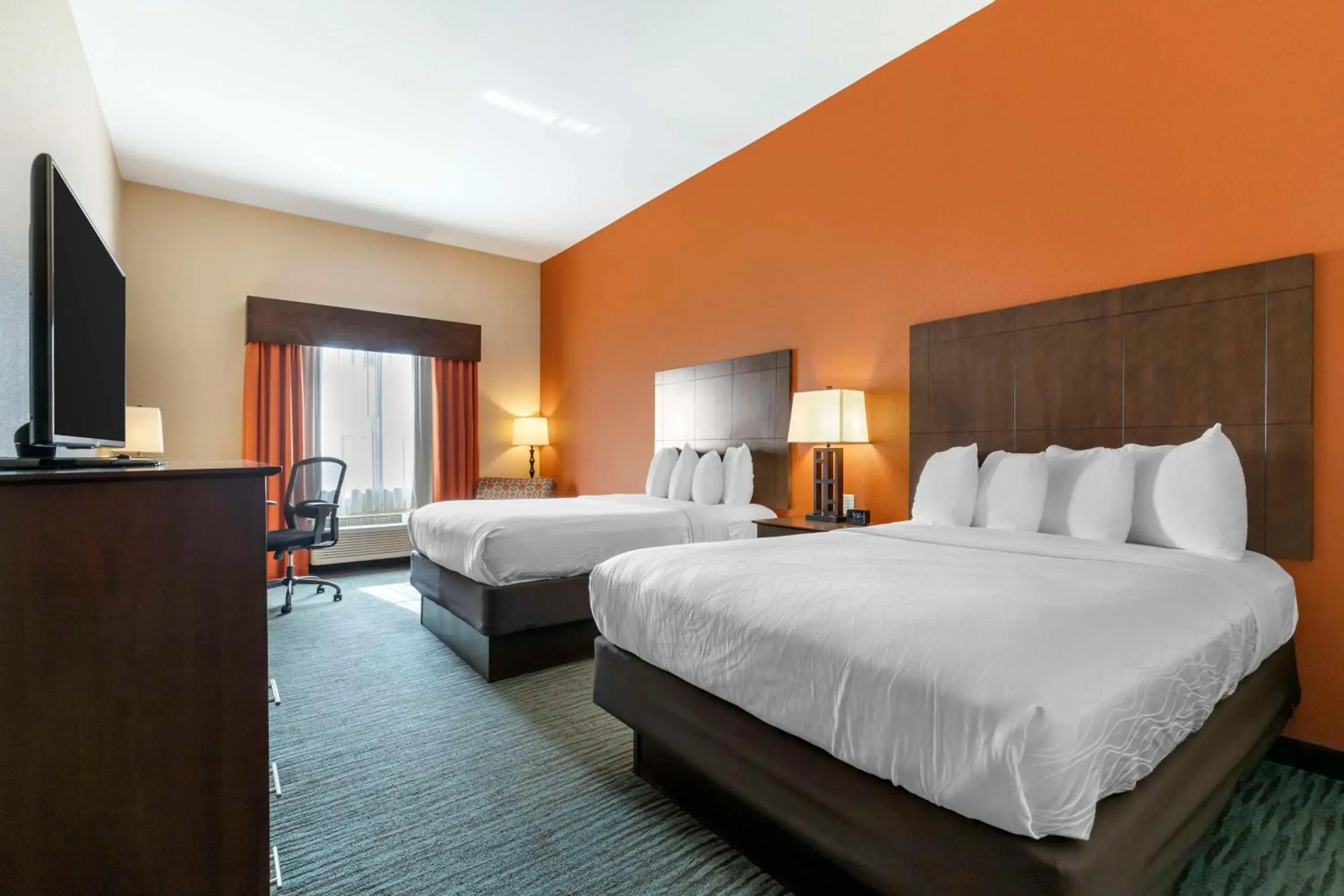 Queen Room with Two Queen Beds and Bath Tub - Disability Access in Best Western Plus Longhorn Inn & Suites Queen Room with Two Queen Beds and Bath Tub - Disability Access in Best Western Plus Longhorn Inn & Suites