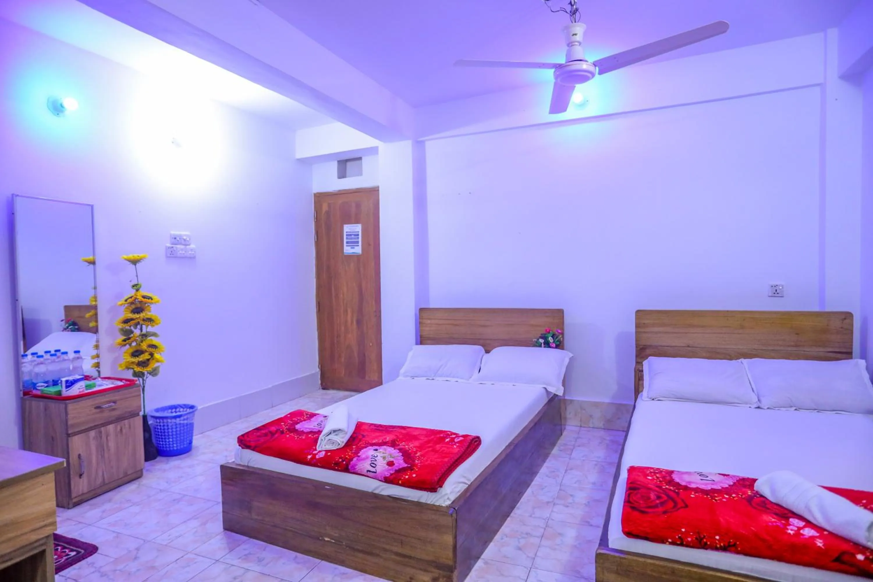 Photo of the whole room, Bed in Hotel City International Green Road