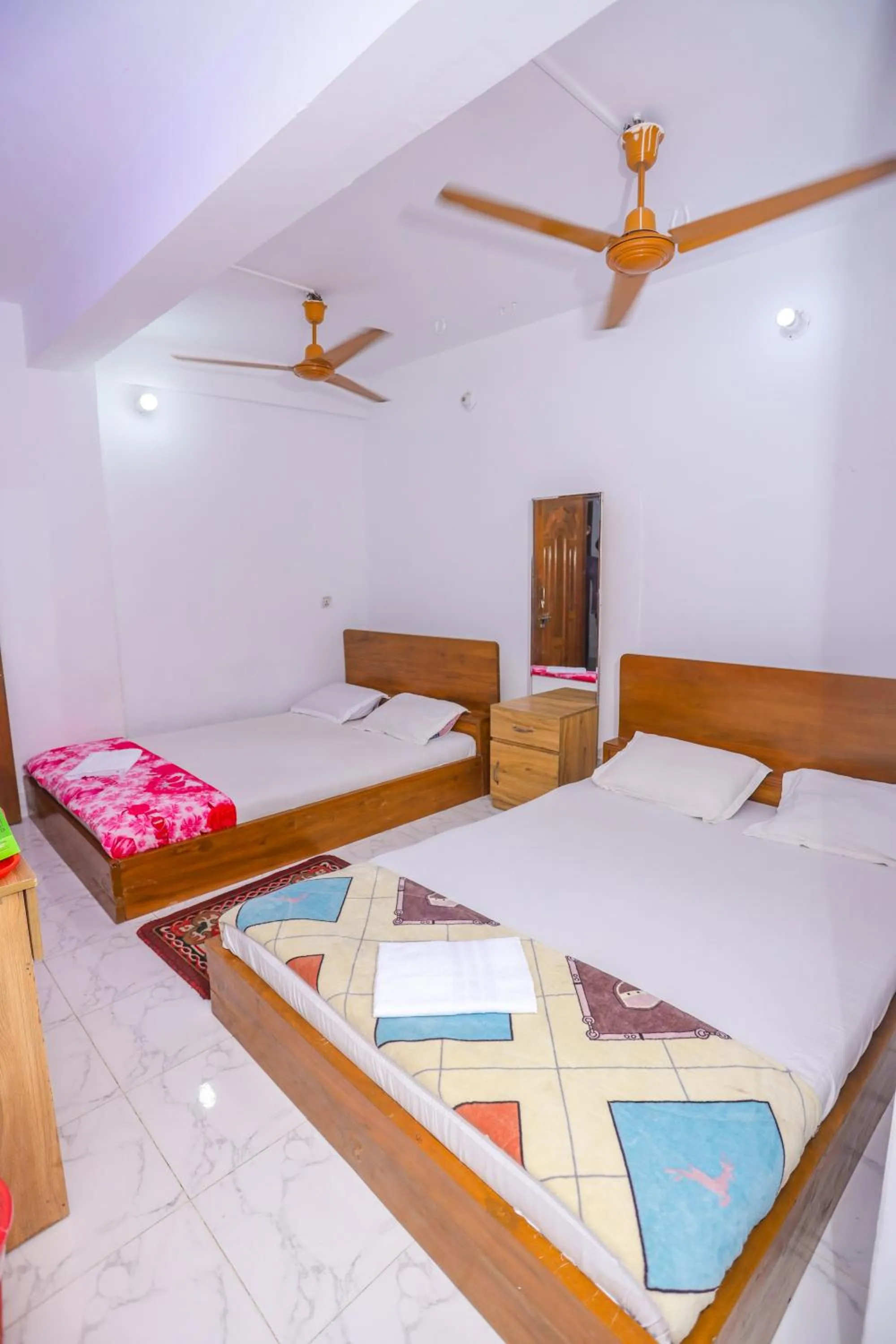 Photo of the whole room, Bed in Hotel City International Green Road