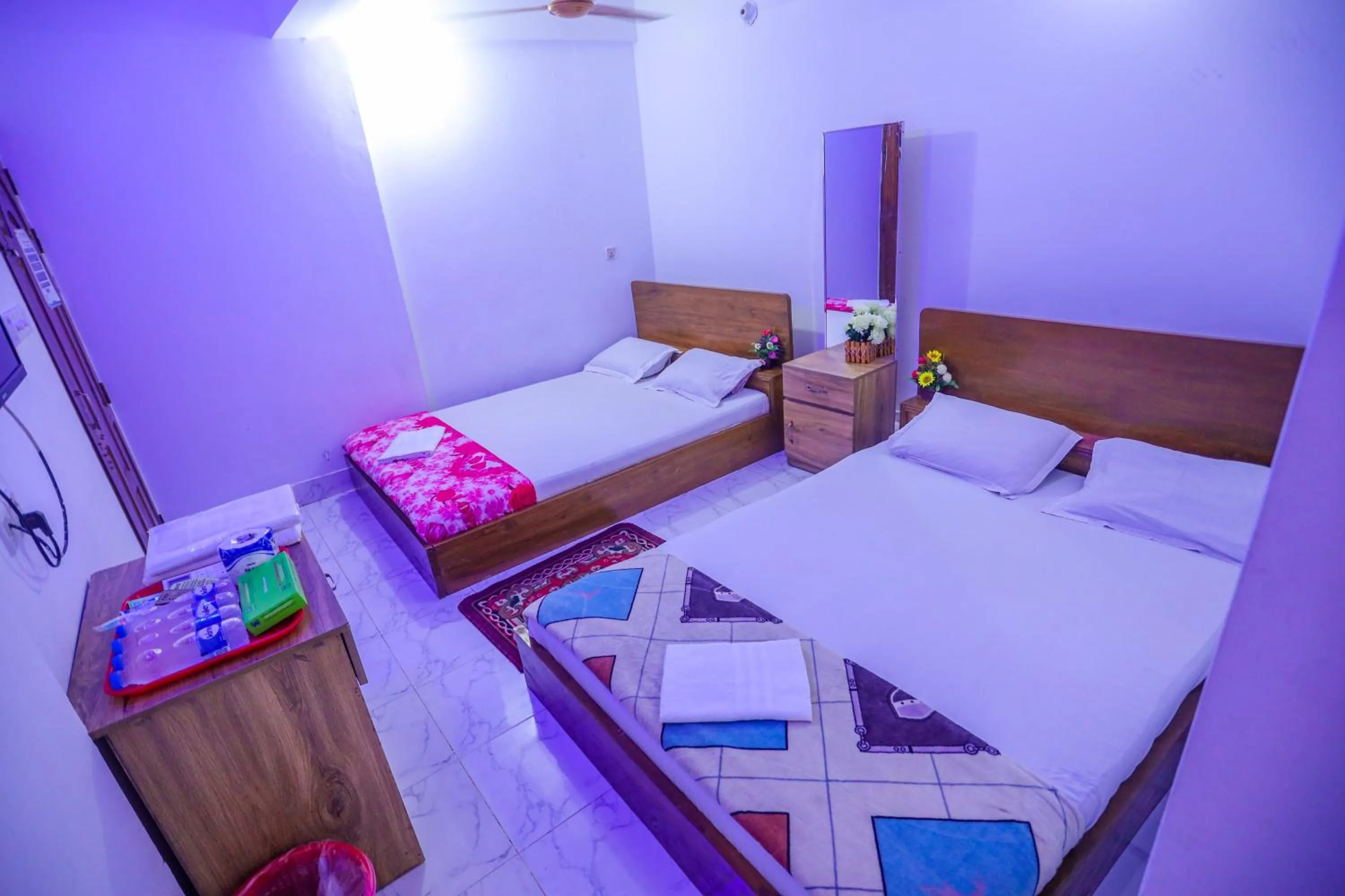 Photo of the whole room, Bed in Hotel City International Green Road