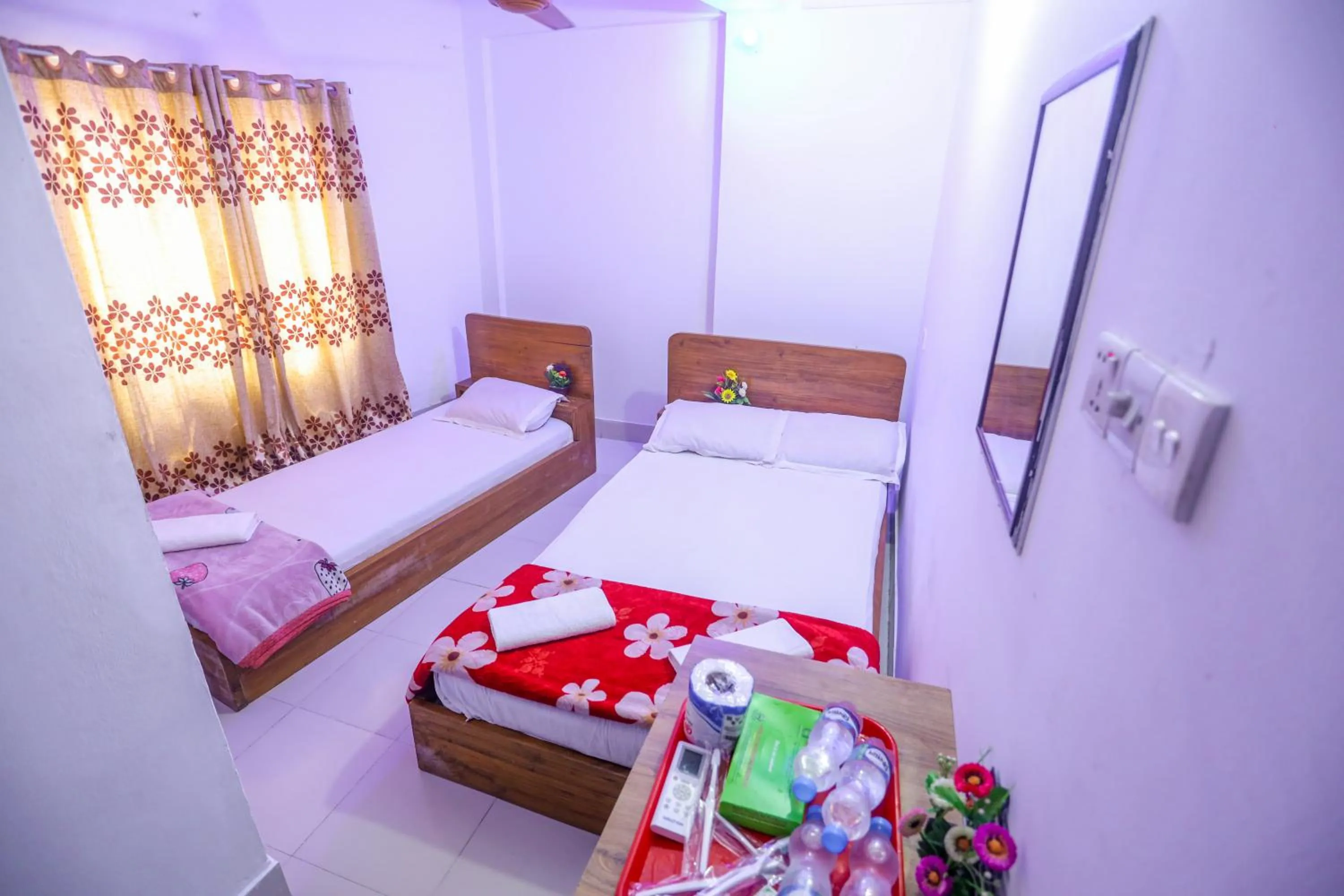 Photo of the whole room, Bed in Hotel City International Green Road