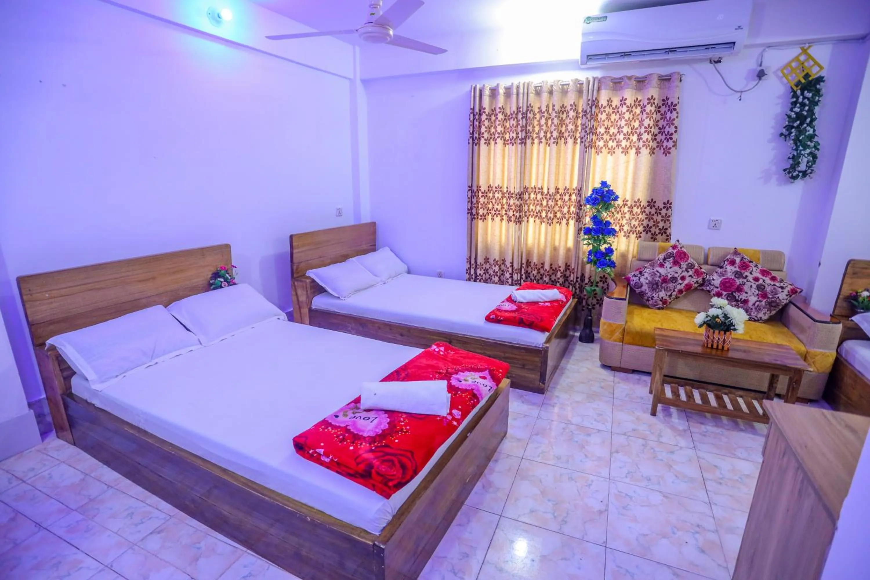 Photo of the whole room, Bed in Hotel City International Green Road