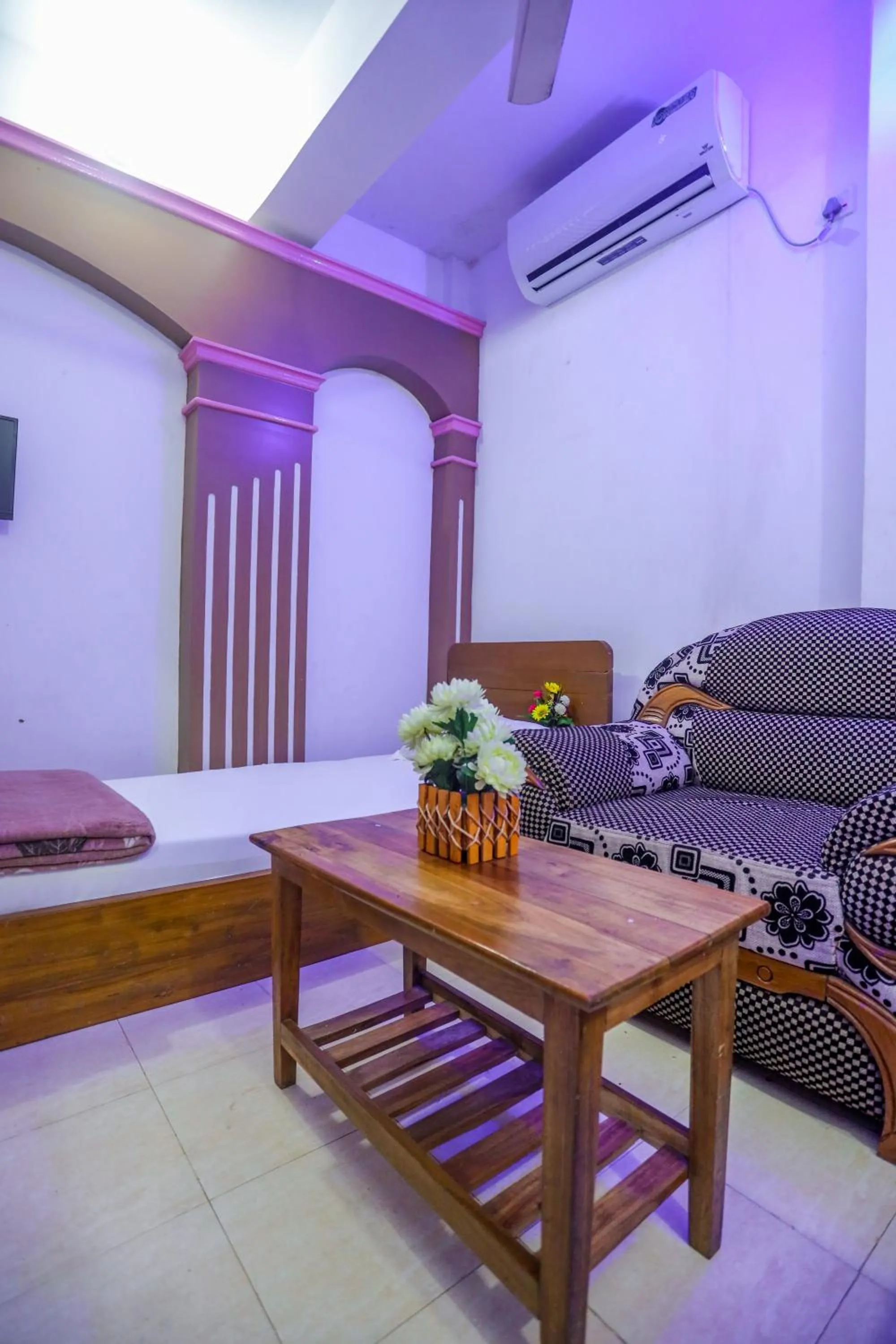 Photo of the whole room, Bed in Hotel City International Green Road