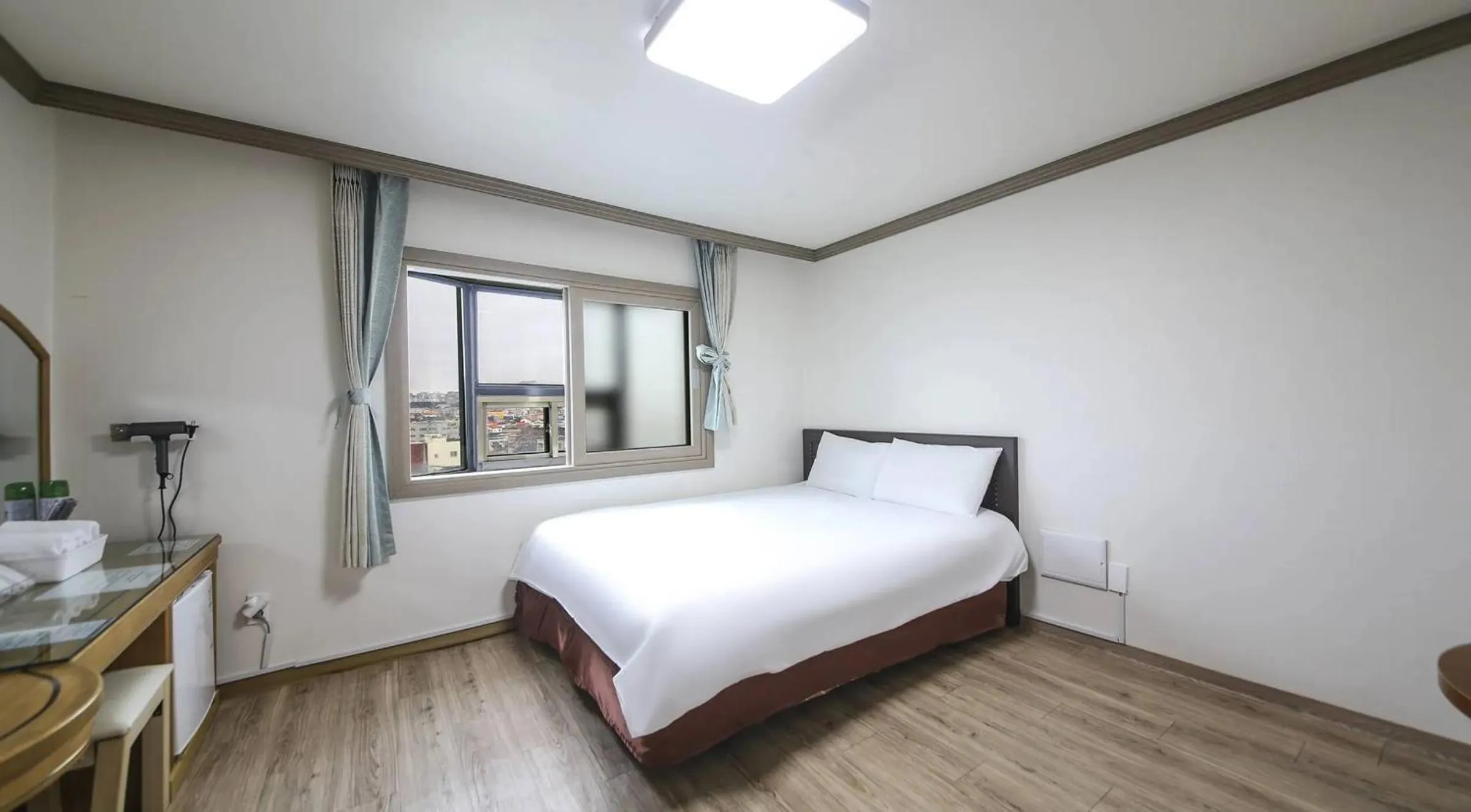 Photo of the whole room, Bed in Top Island Hotel