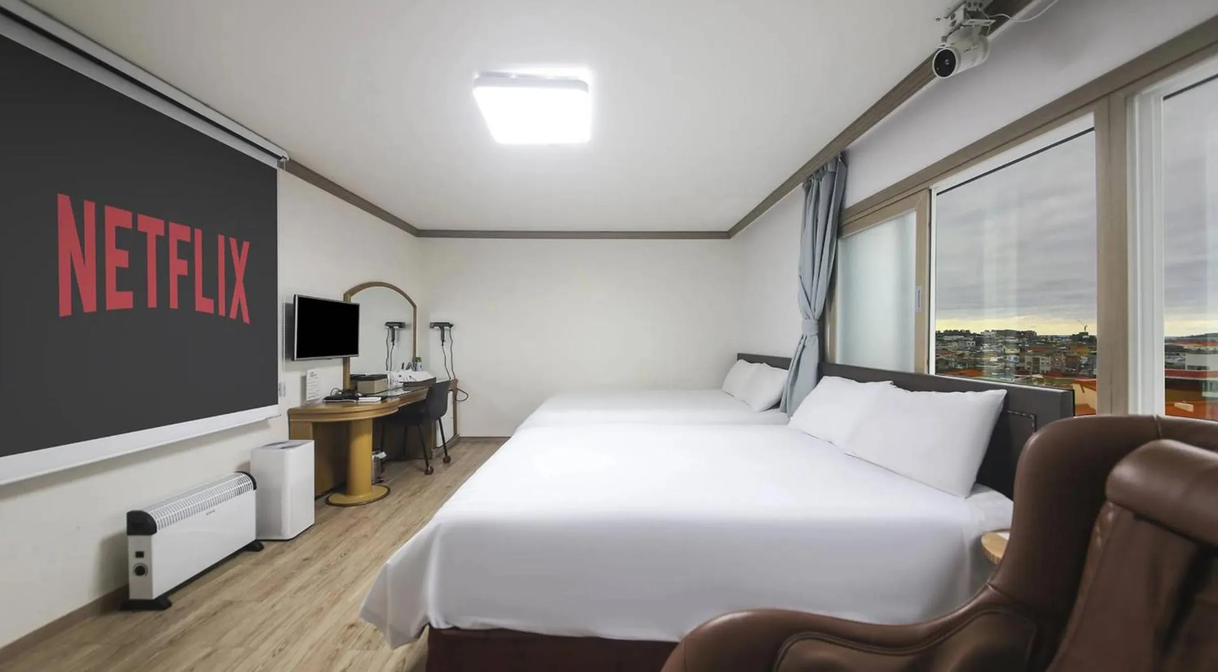 Photo of the whole room, Bed in Top Island Hotel