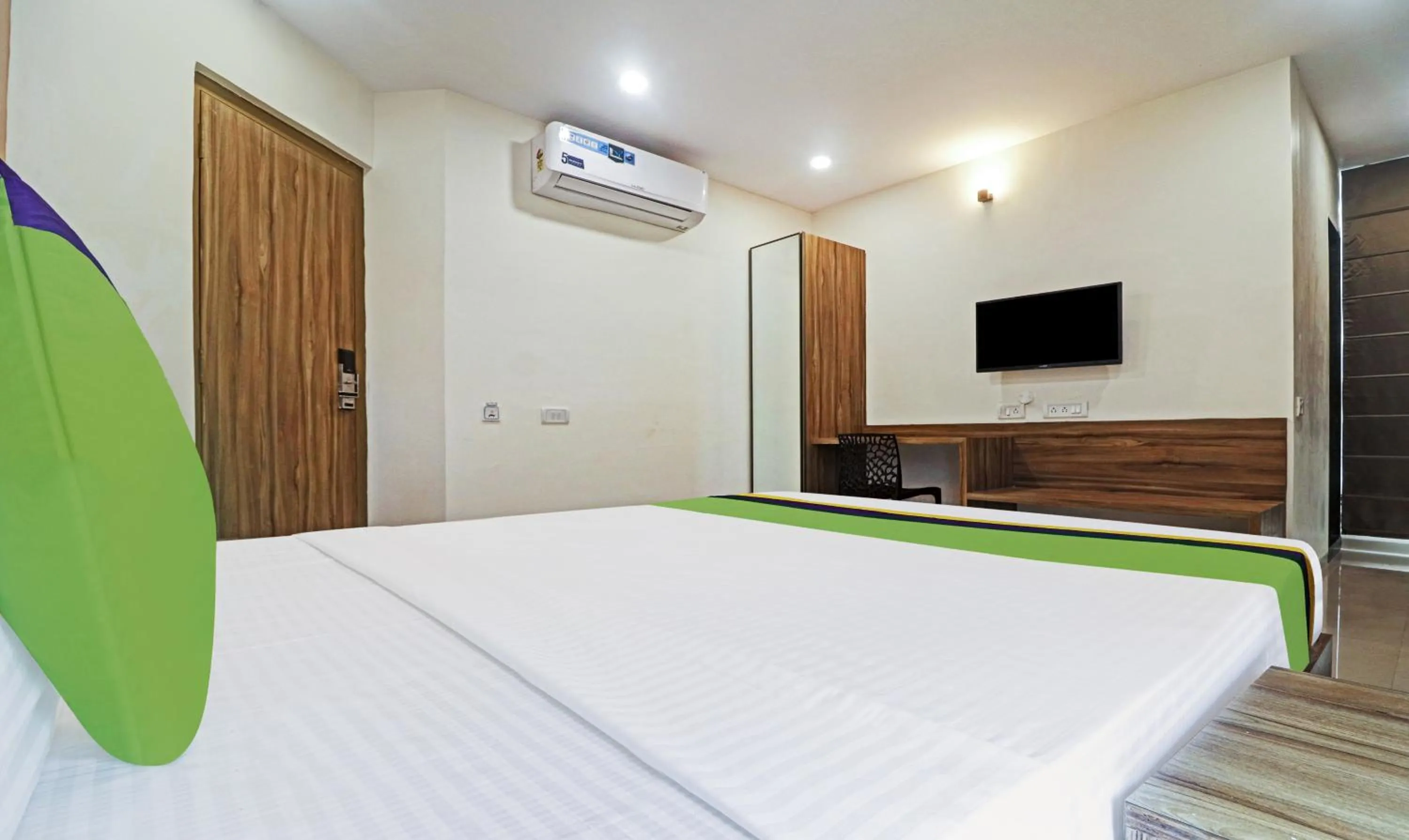 Bed in Treebo Arastu Grand