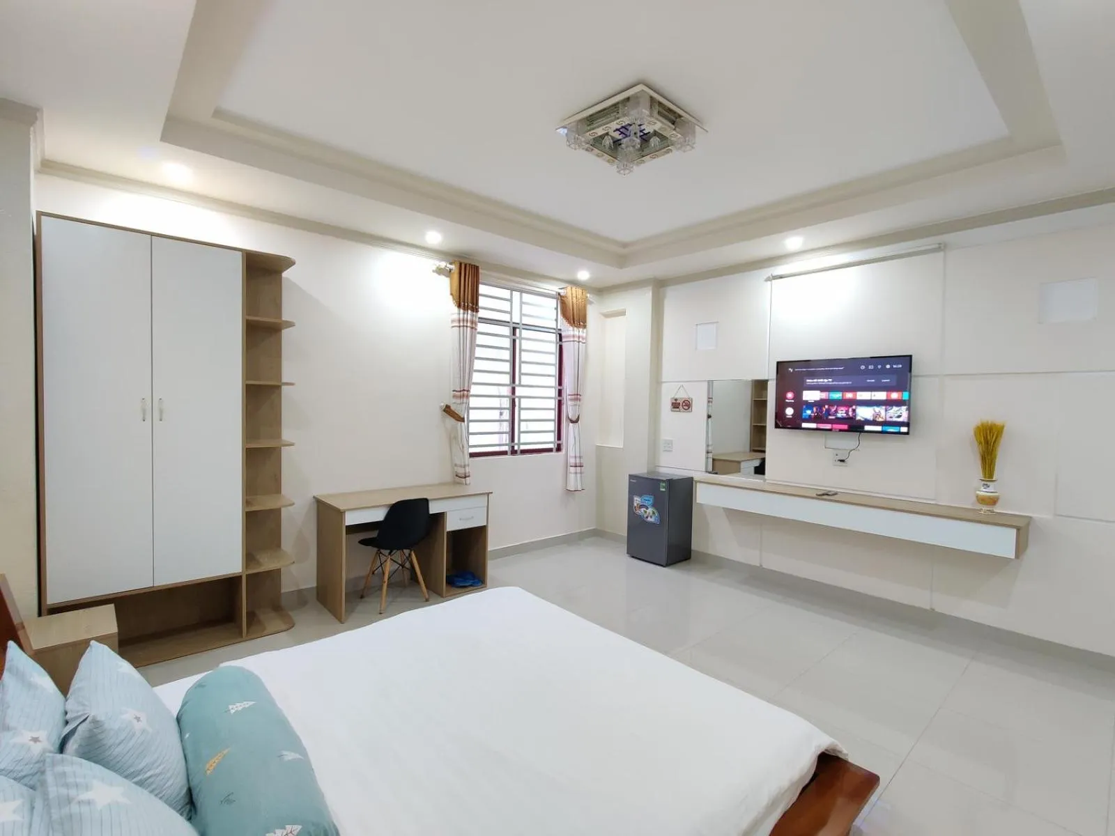 Communal lounge/ TV room, Bed in Winter Spring Homestay Center