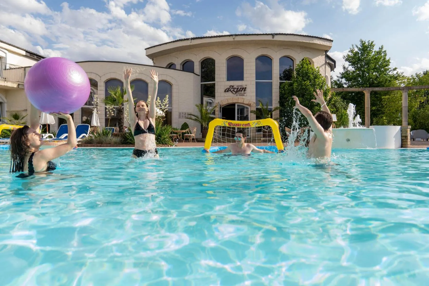 Swimming pool in Hotel Azzun Orient SPA&Wellness