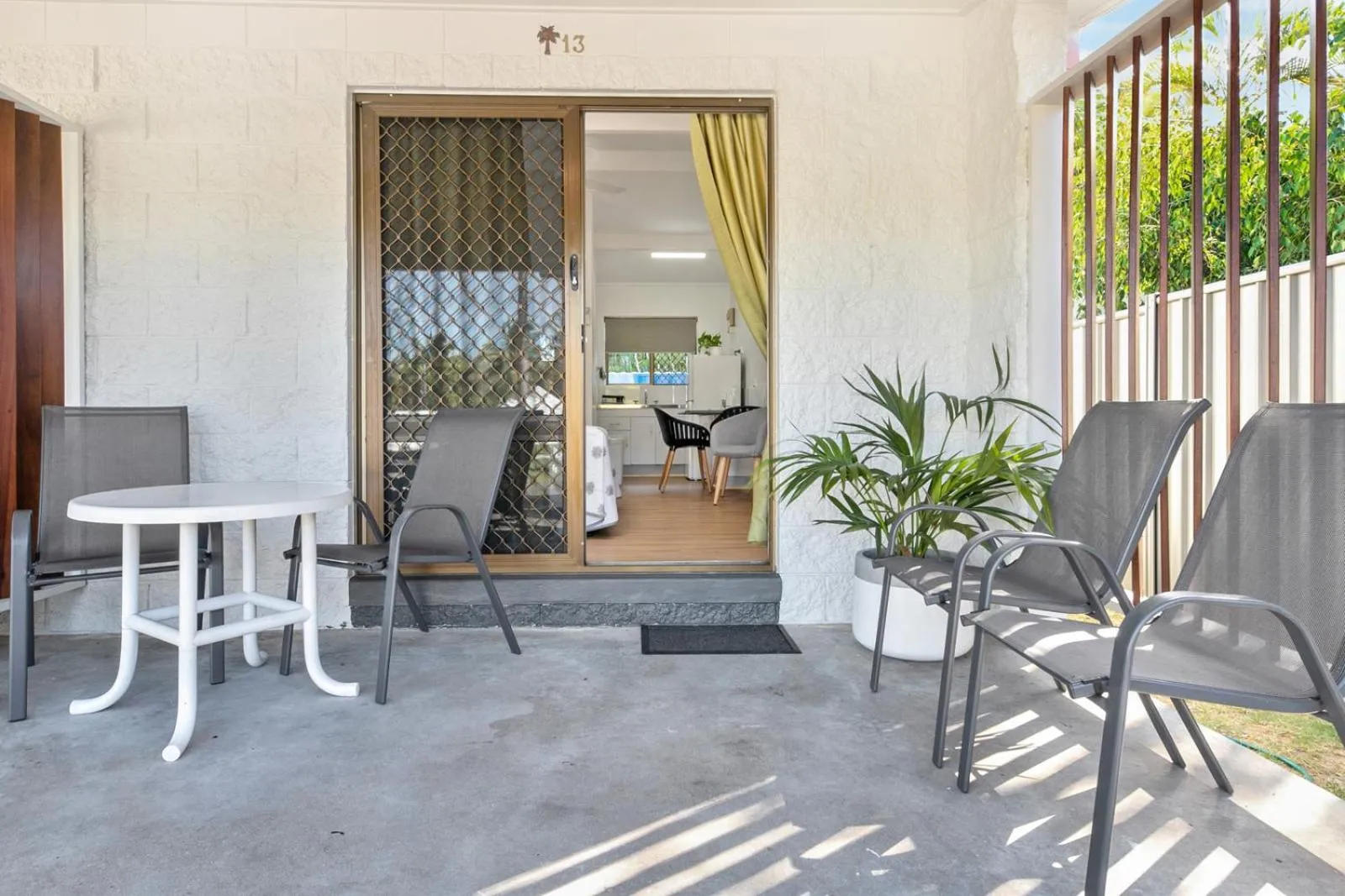 Patio in Kinka Palms Motel