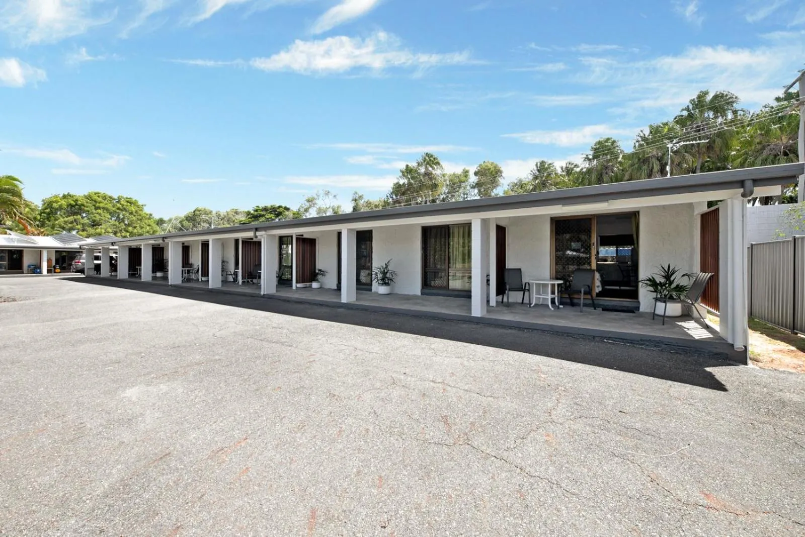 Property building in Kinka Palms Motel