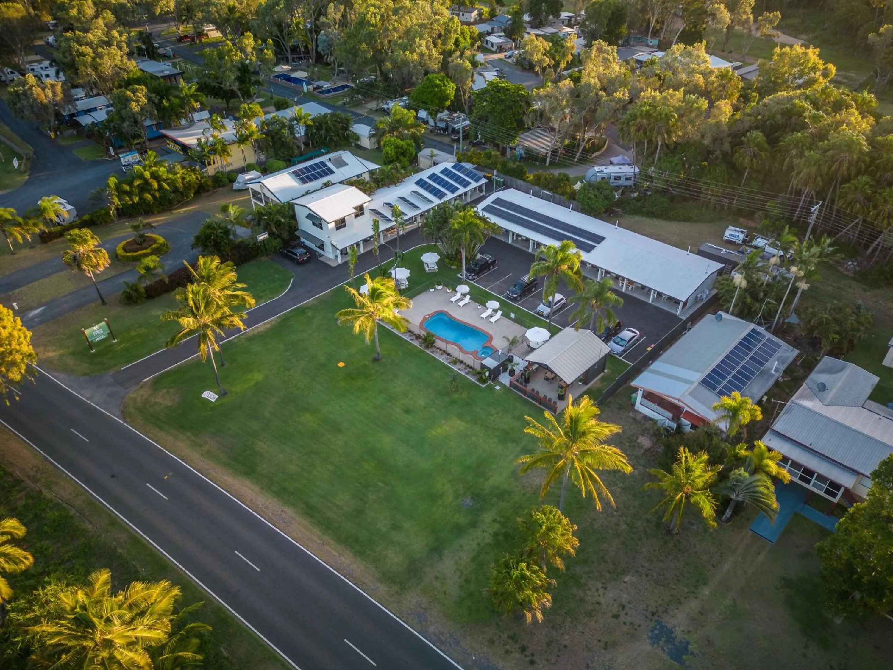 Property building in Kinka Palms Motel