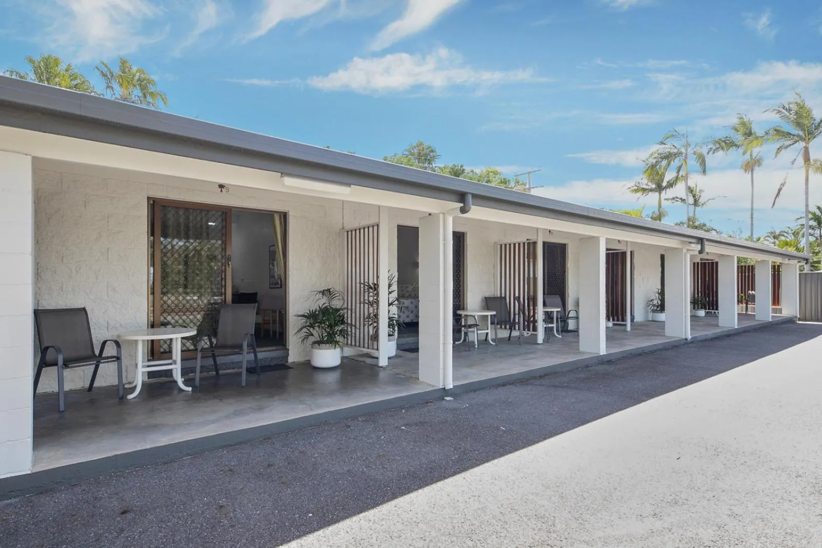 Property building in Kinka Palms Motel