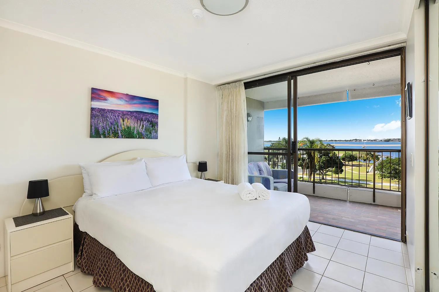 Bedroom, Bed in Palmerston Tower on Southport Broadwater