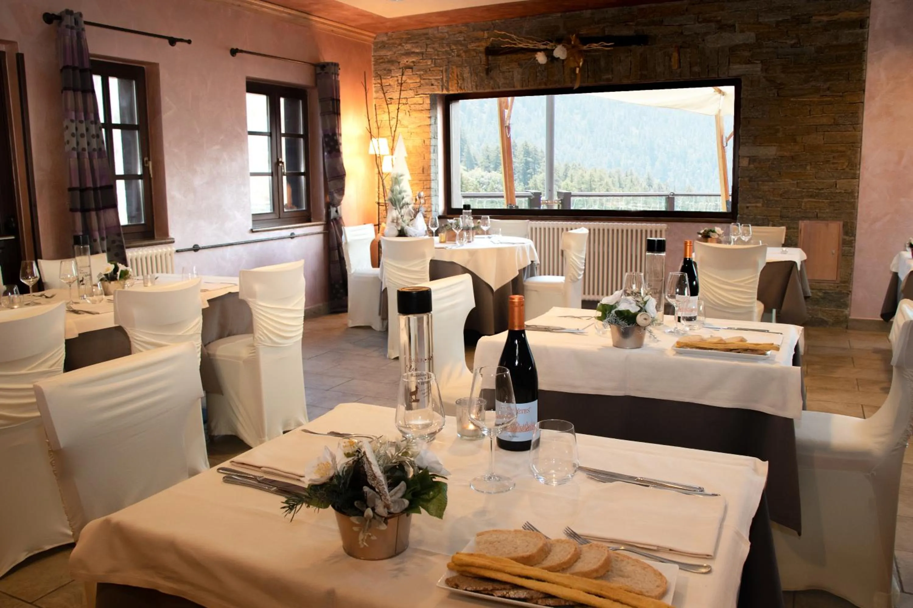 Restaurant/places to eat in Maison Cly