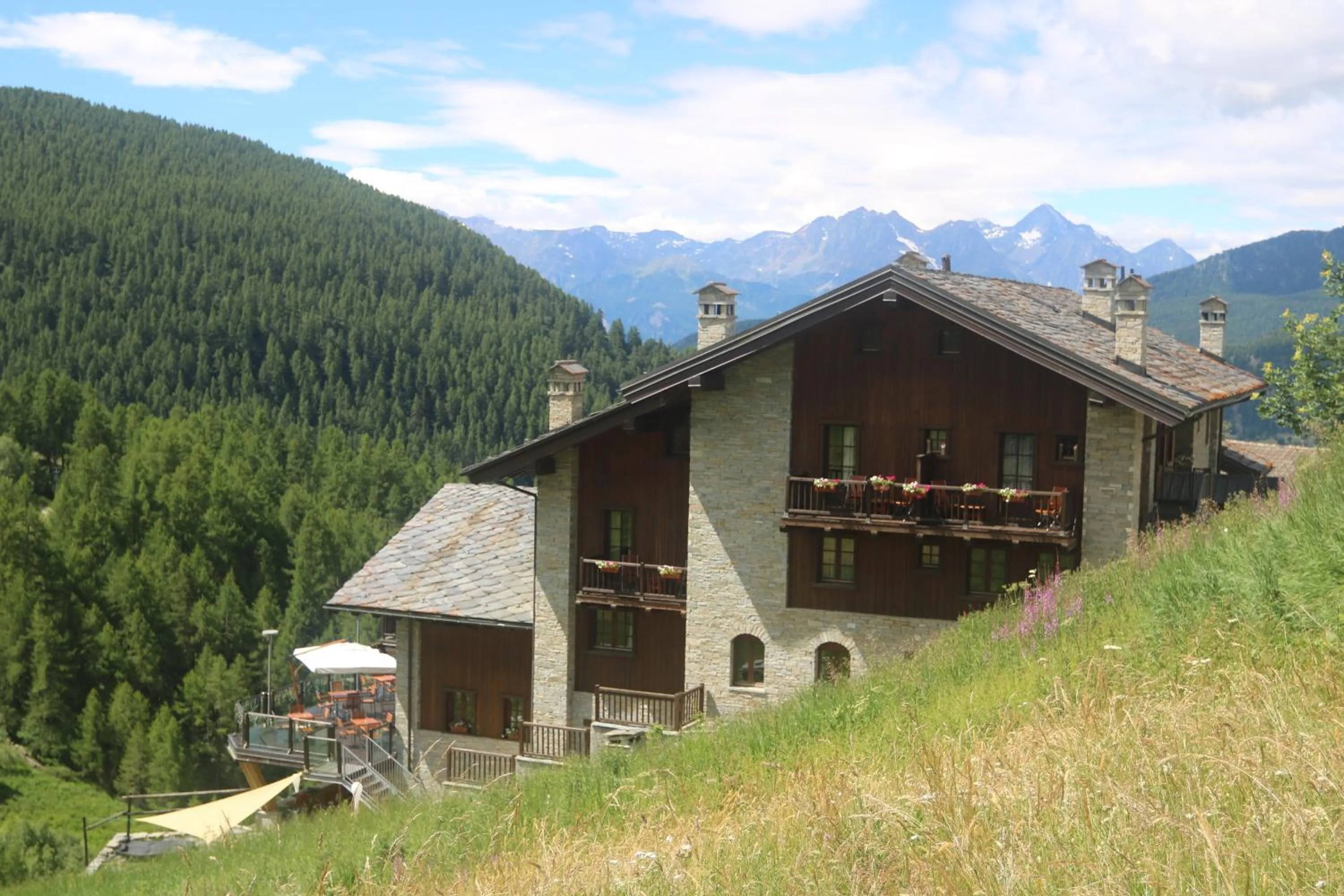 Property building in Maison Cly