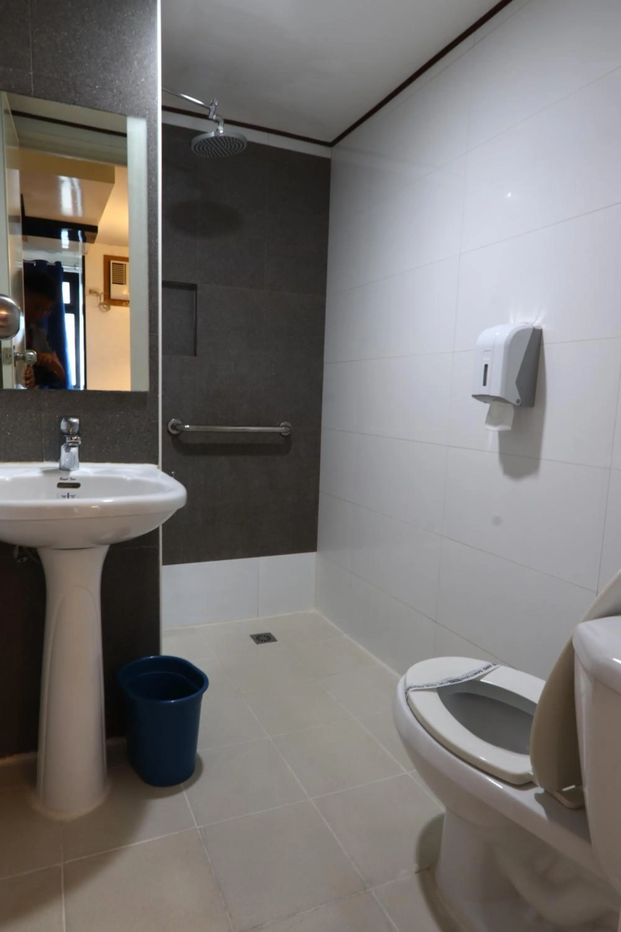 Bathroom in Hotel Sogo Banawe