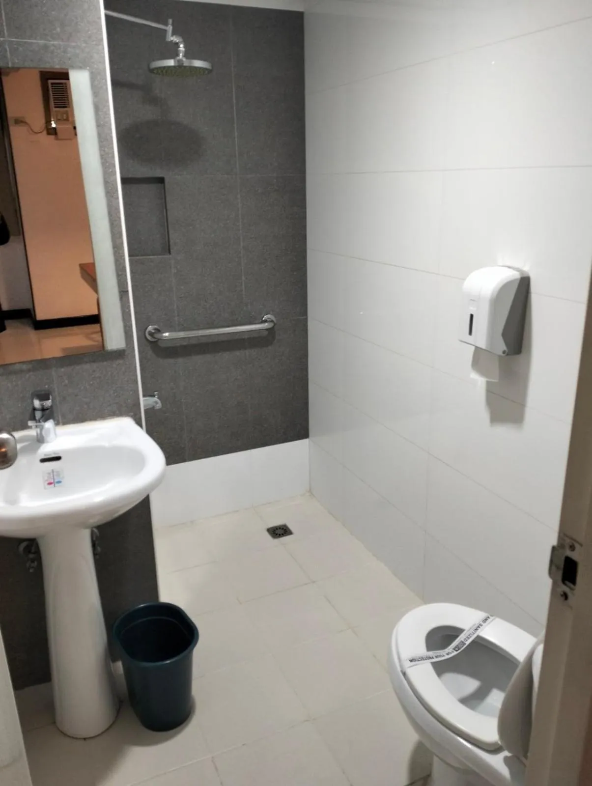 Bathroom in Hotel Sogo Banawe