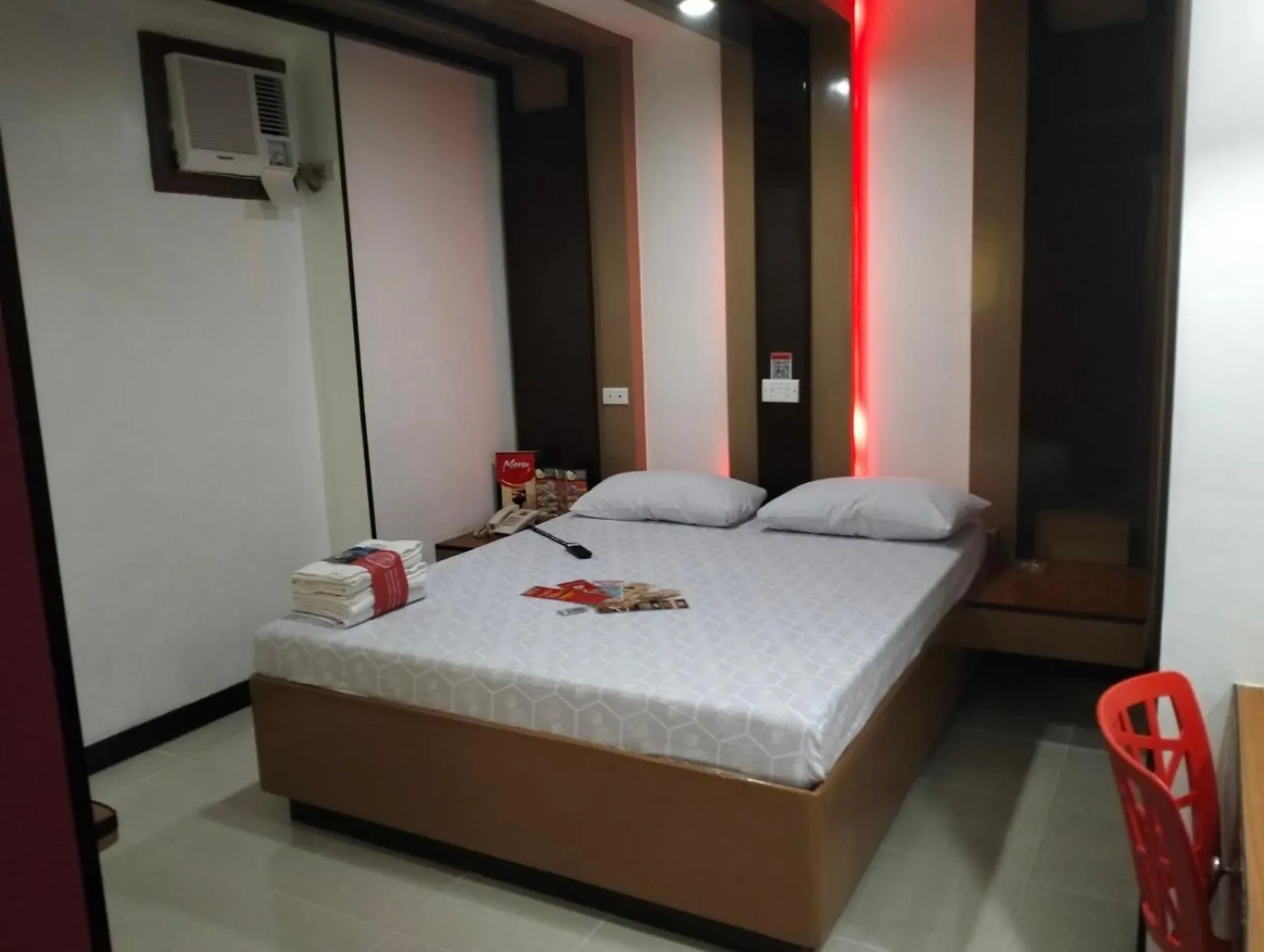 Bedroom, Bed in Hotel Sogo Banawe