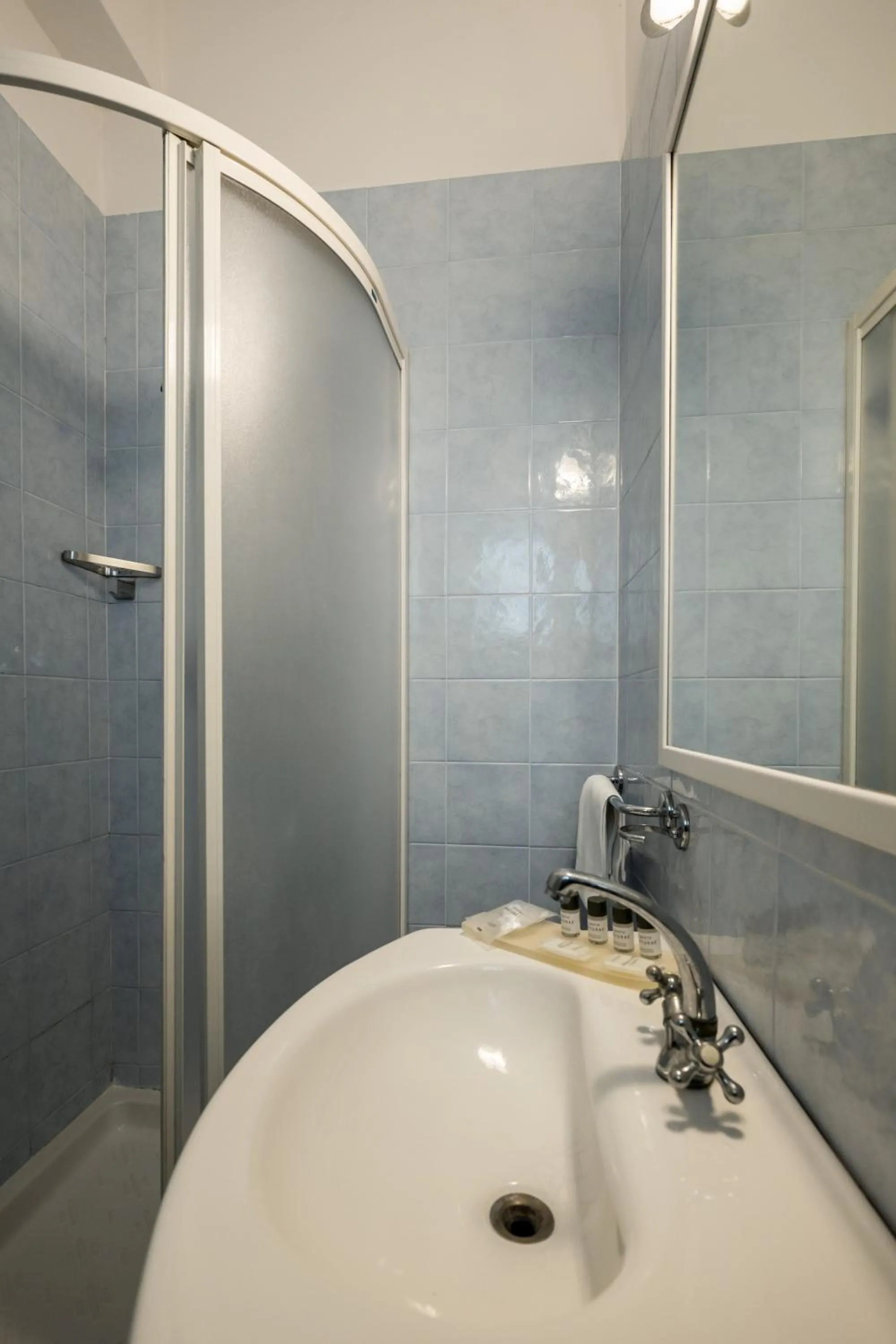 Shower in Hotel Continental