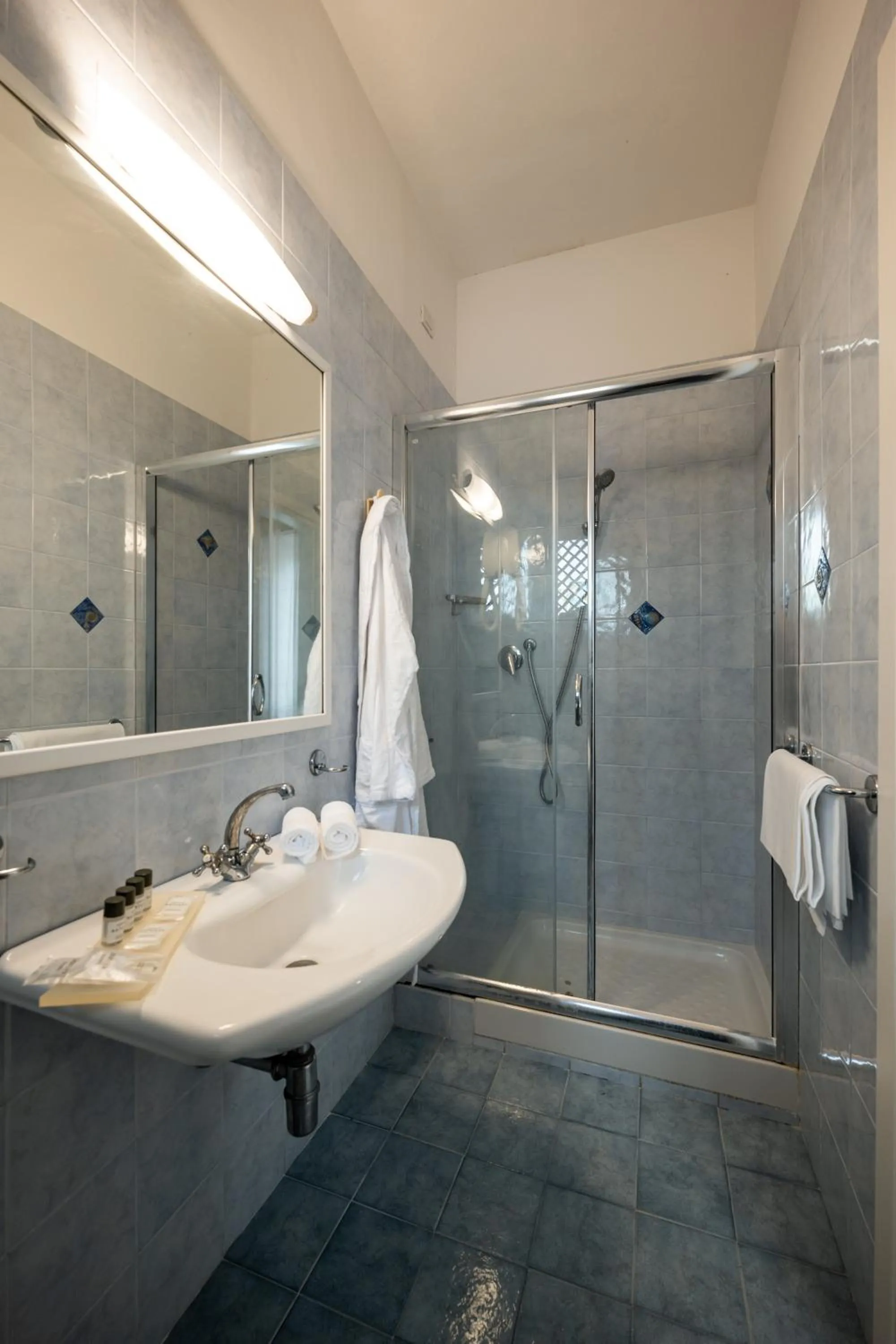 Shower in Hotel Continental