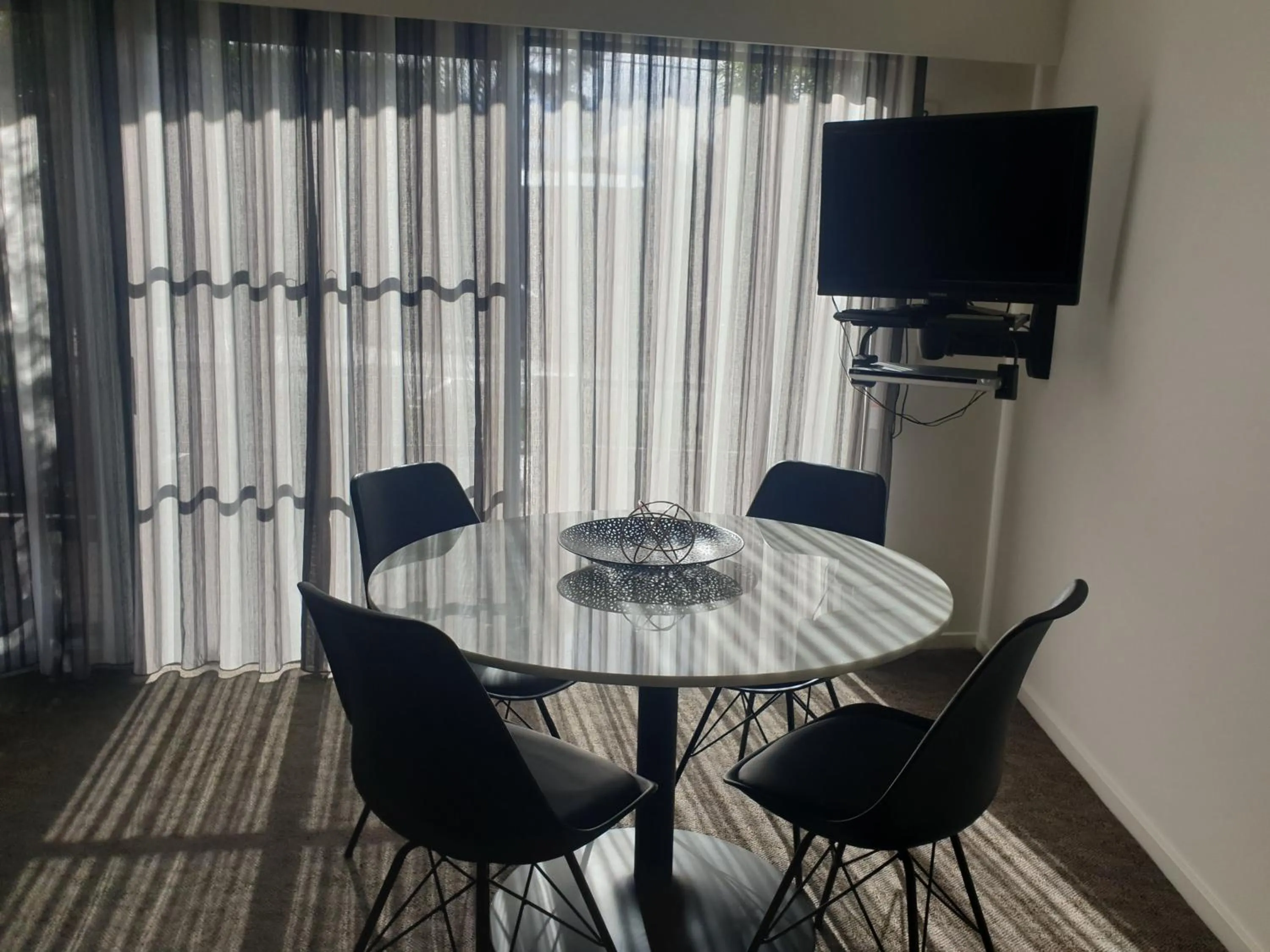 Dining area in Metung Waters Motel and Apartments