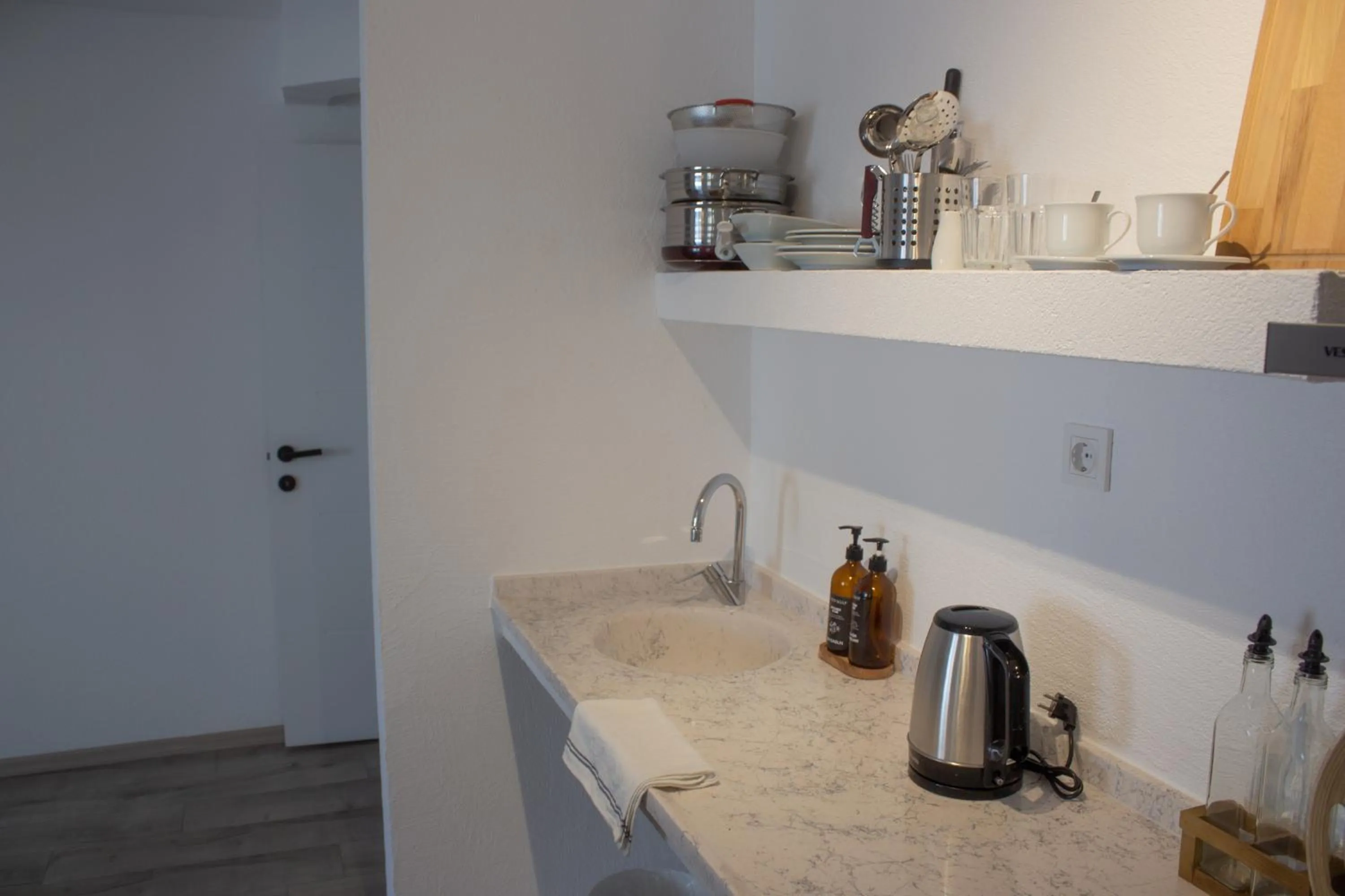 Coffee/tea facilities in Aloha Suites