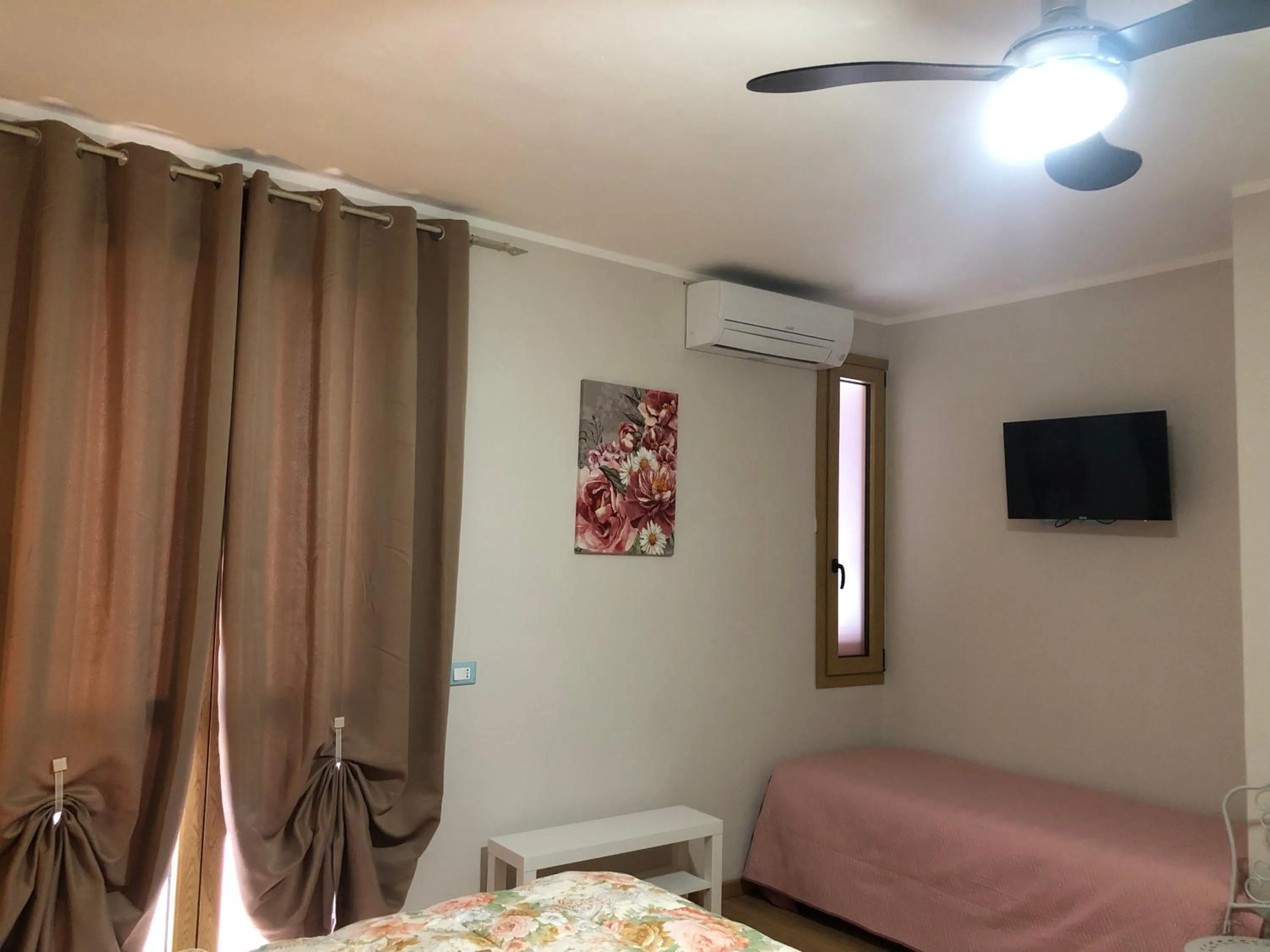 TV/Entertainment Center in Nina