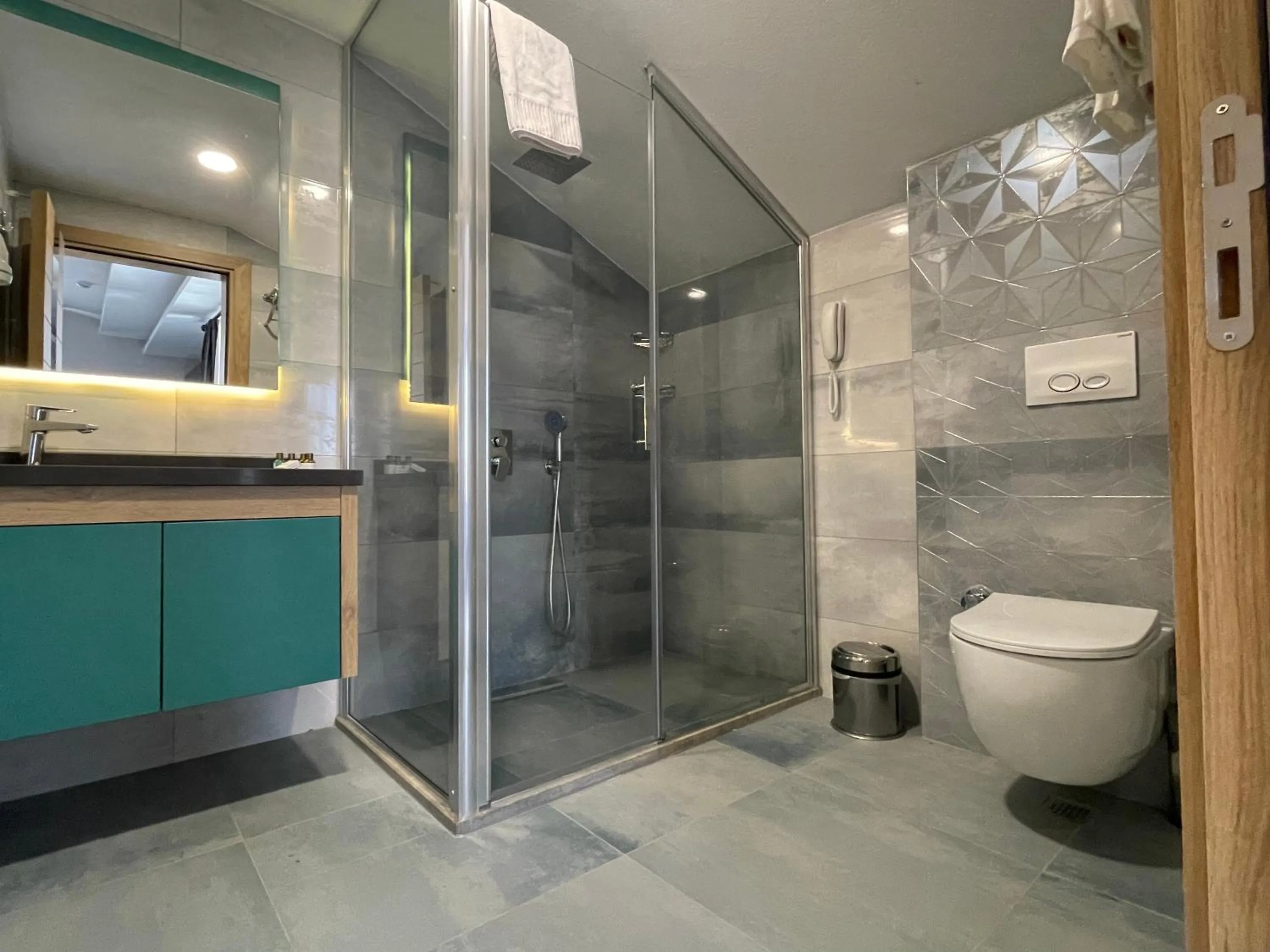 Shower in Peramis Hotel & Spa