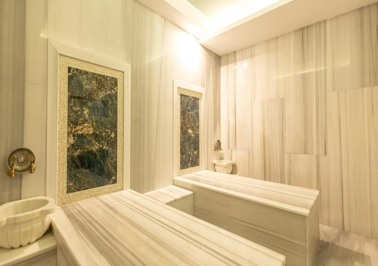 Hot Tub in Peramis Hotel & Spa