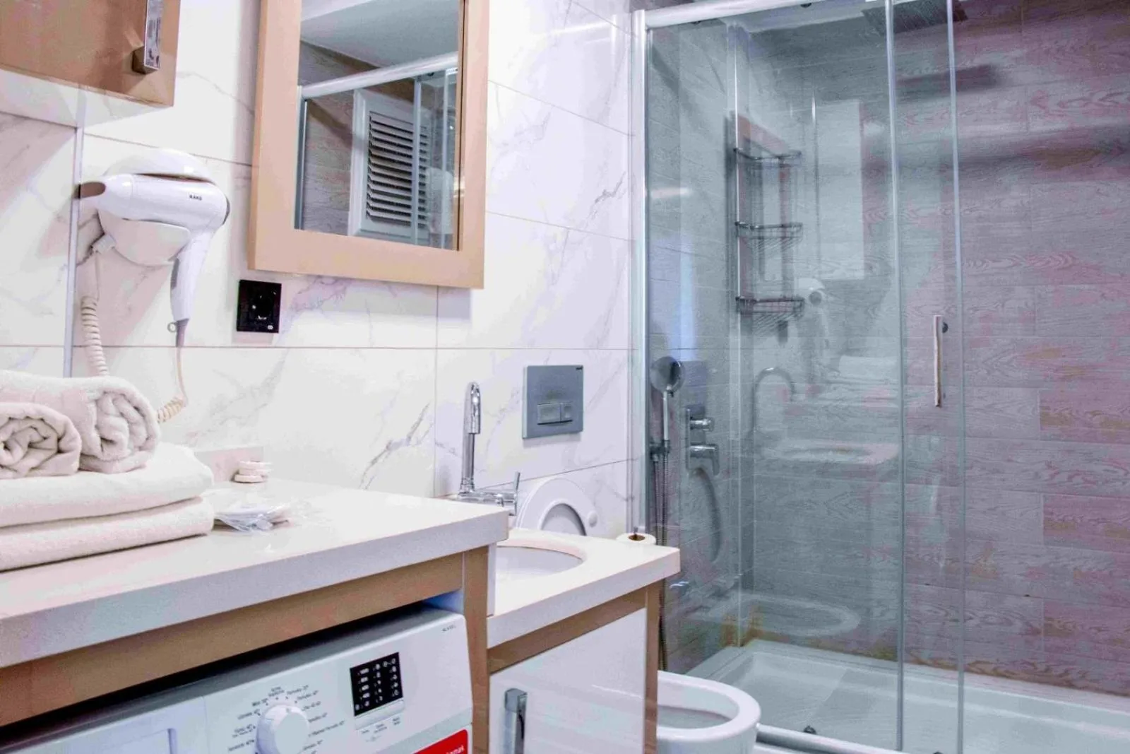 Shower in Peramis Hotel & Spa