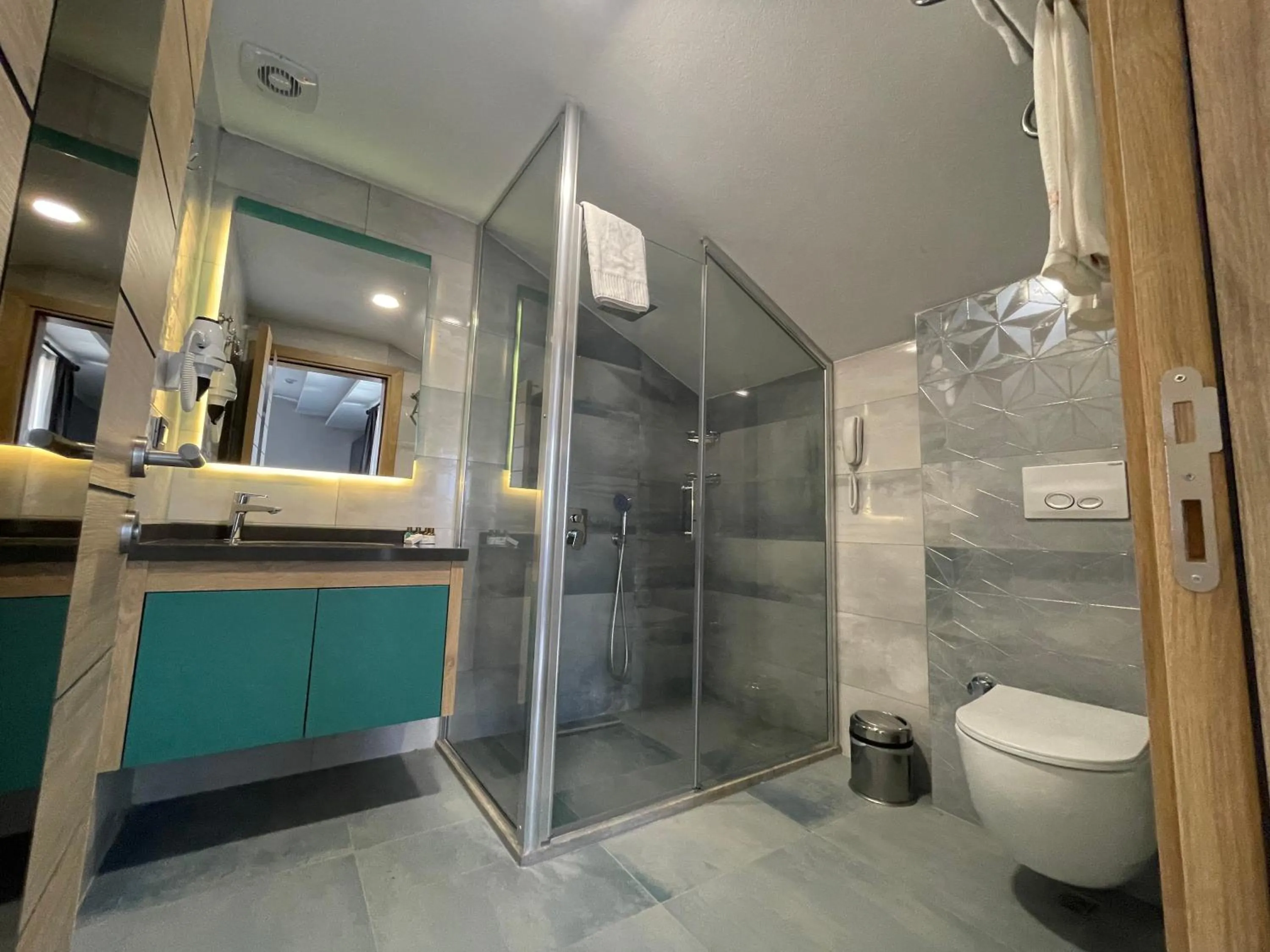 Shower in Peramis Hotel & Spa