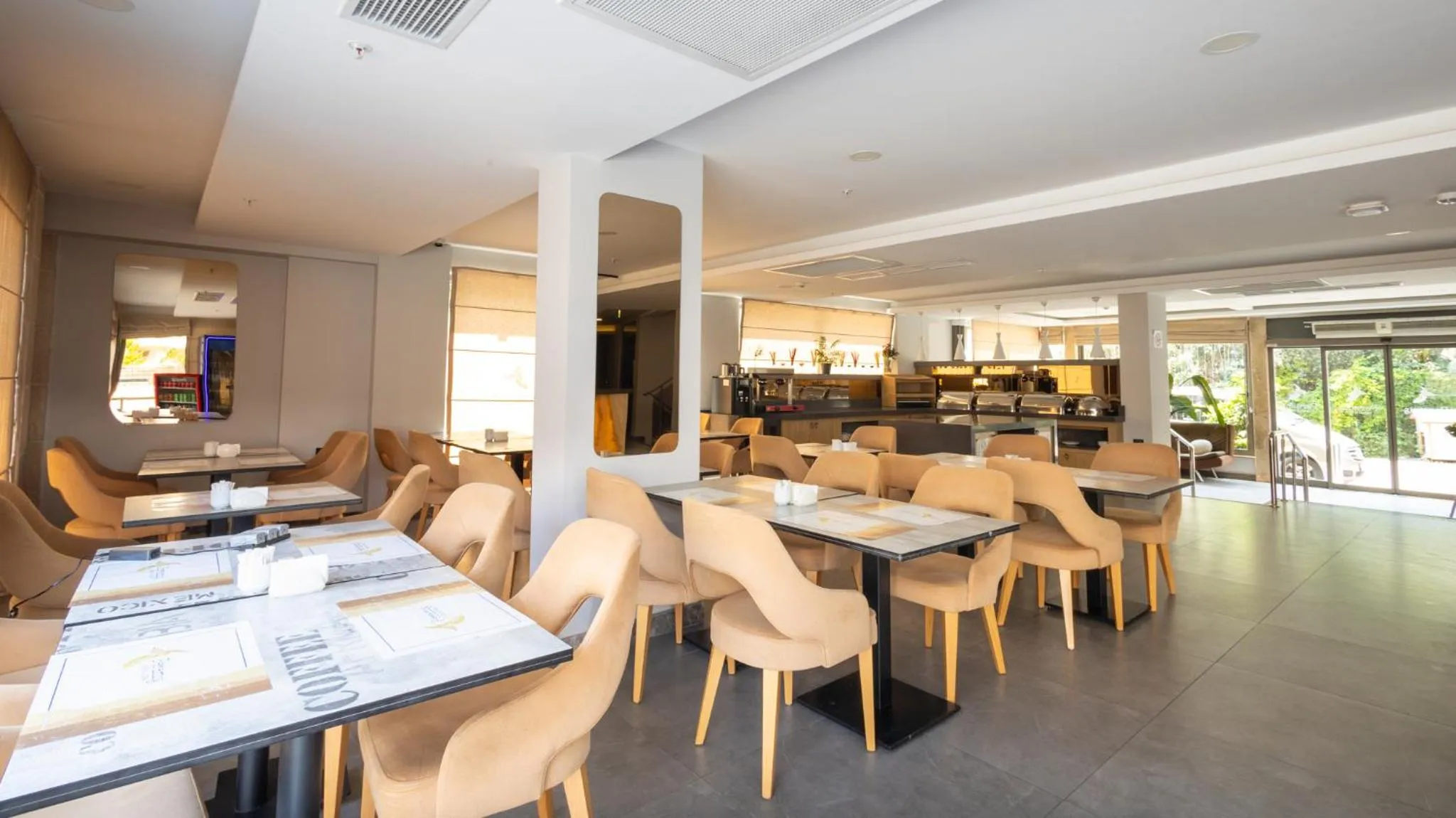 Restaurant/places to eat in Peramis Hotel & Spa