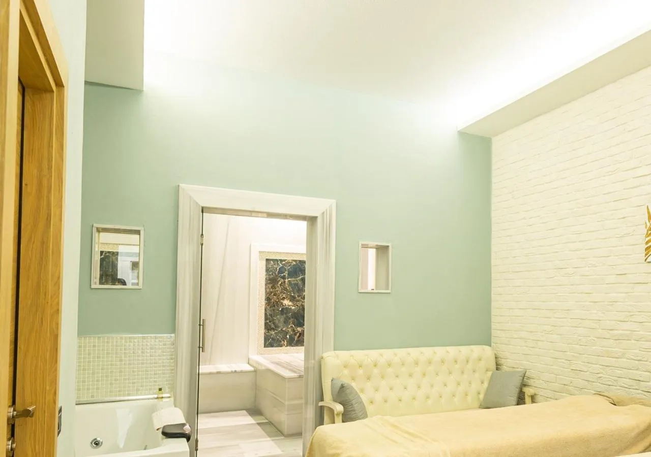 Hot Tub in Peramis Hotel & Spa