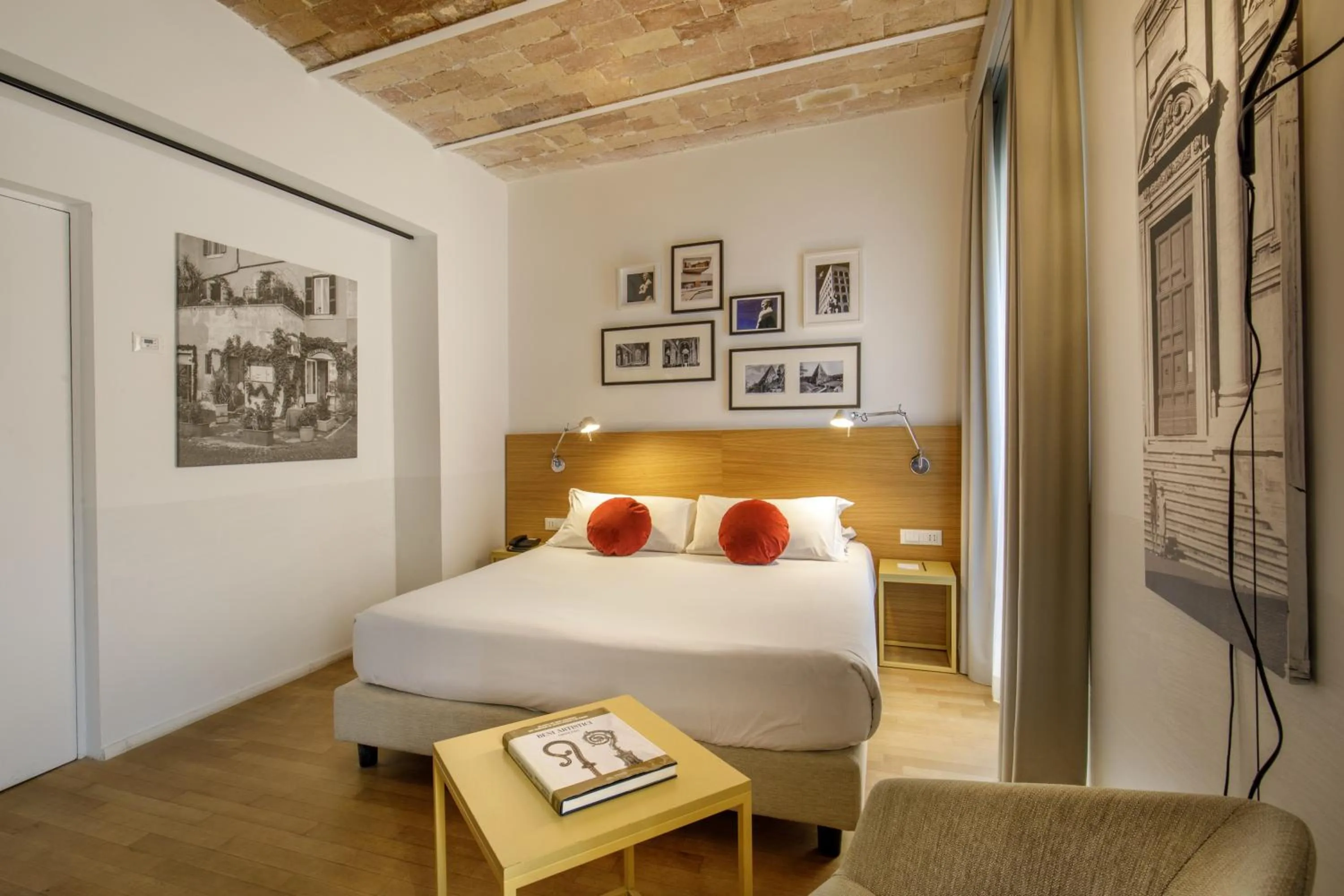 Bedroom, Bed in Coronari Palace