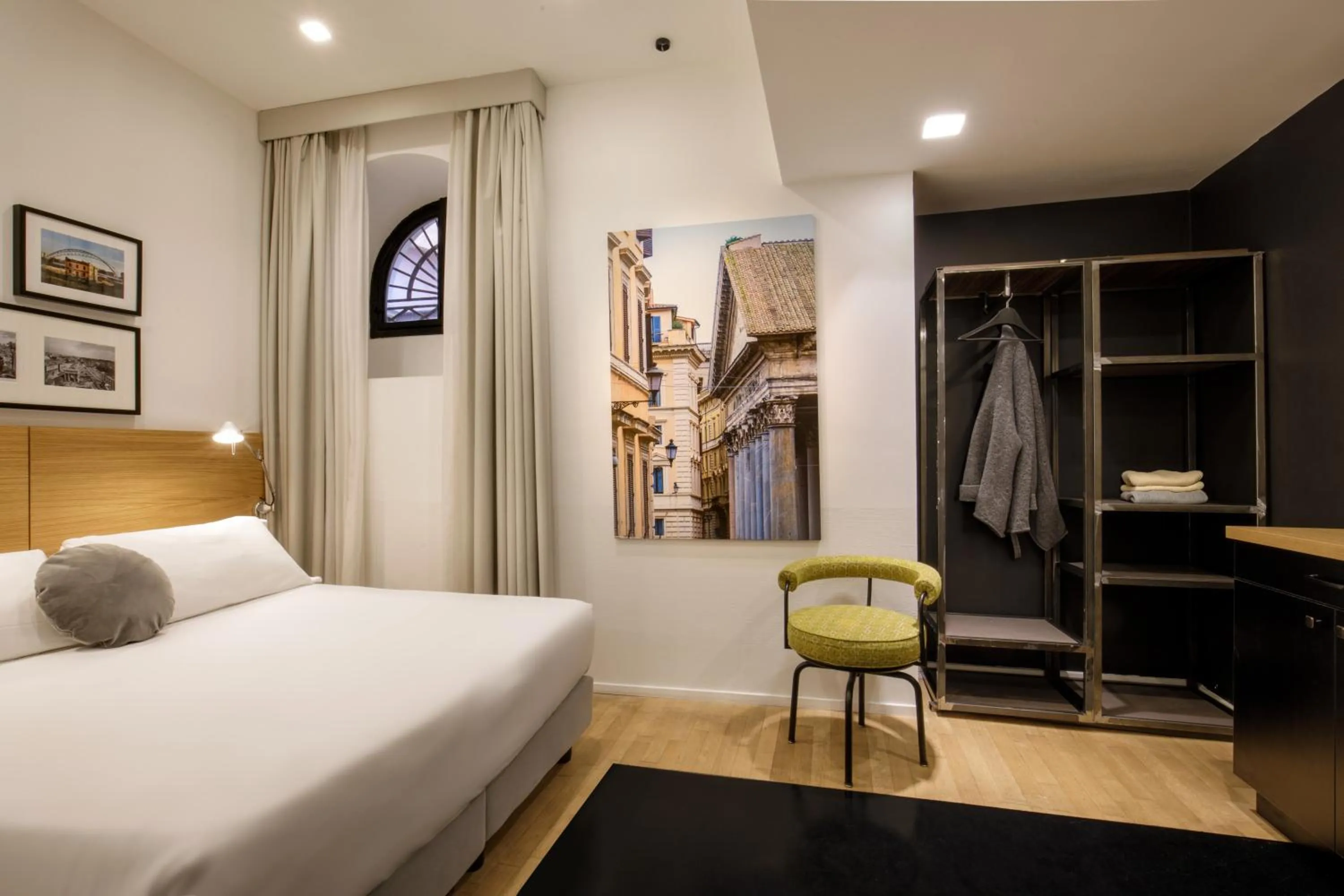 Bedroom, Bed in Coronari Palace