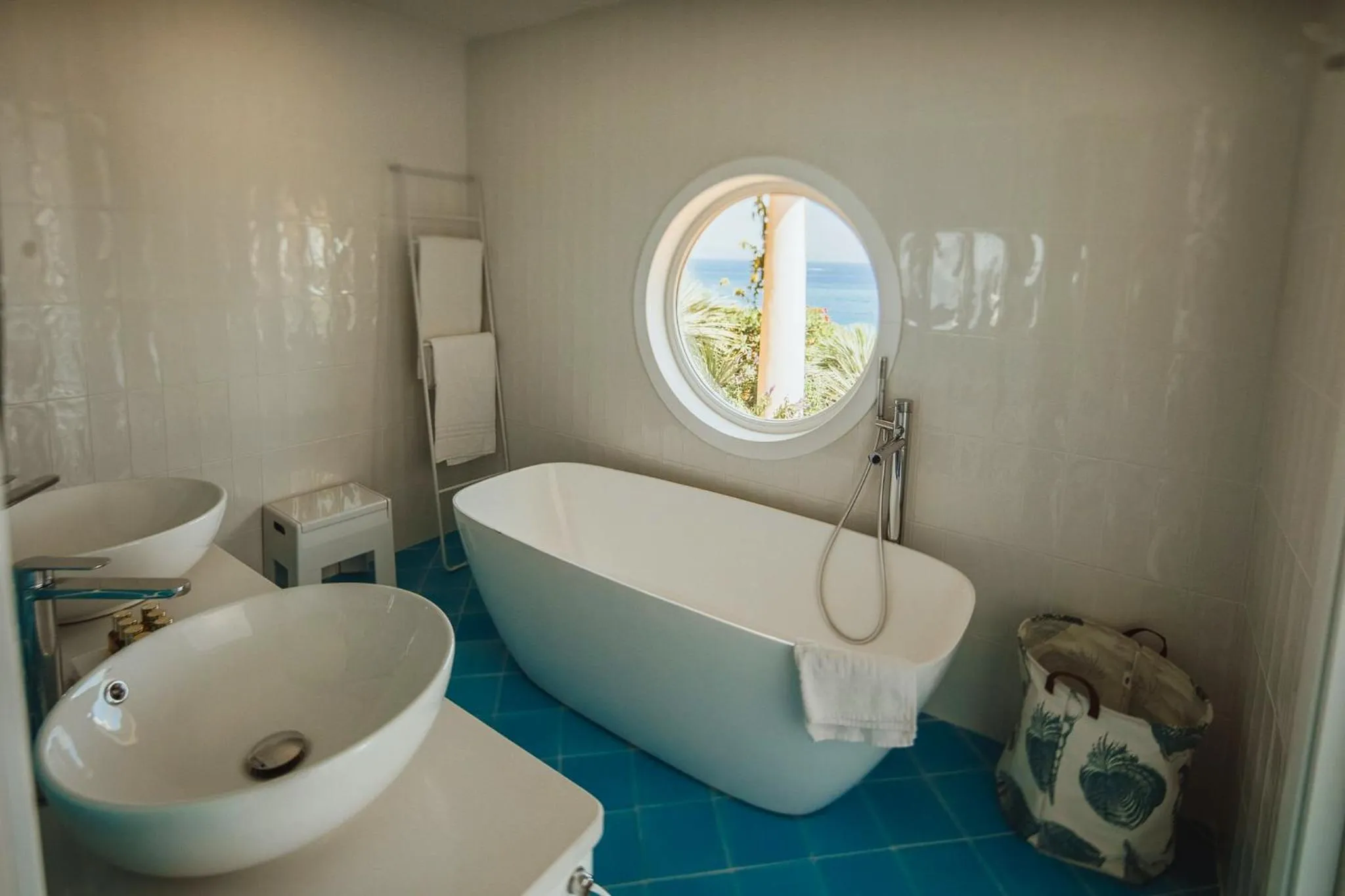 Bath in Hotel Continental Mare