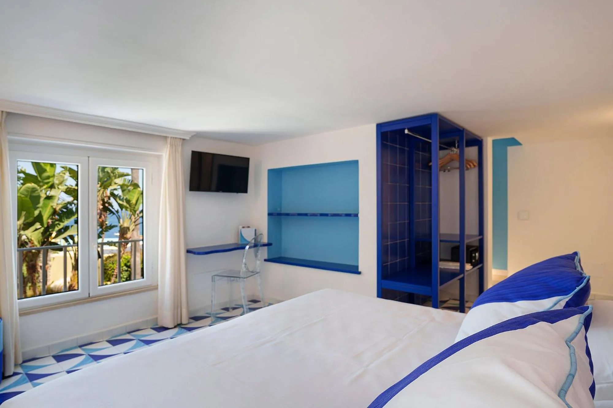 Bed in Hotel Continental Mare