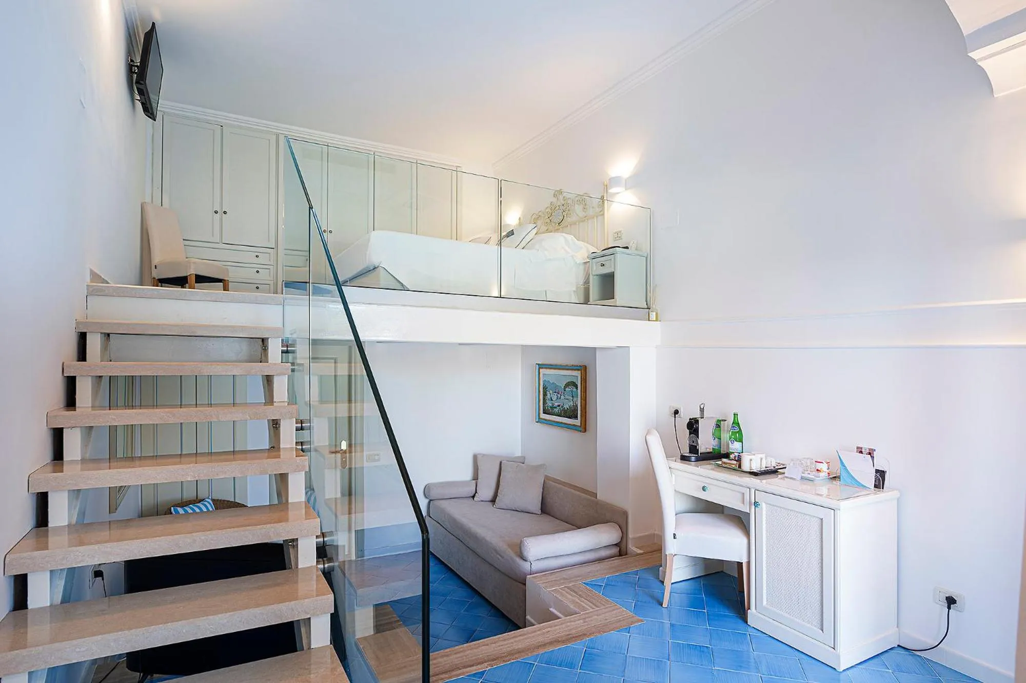 Photo of the whole room, Bed in Hotel Continental Mare