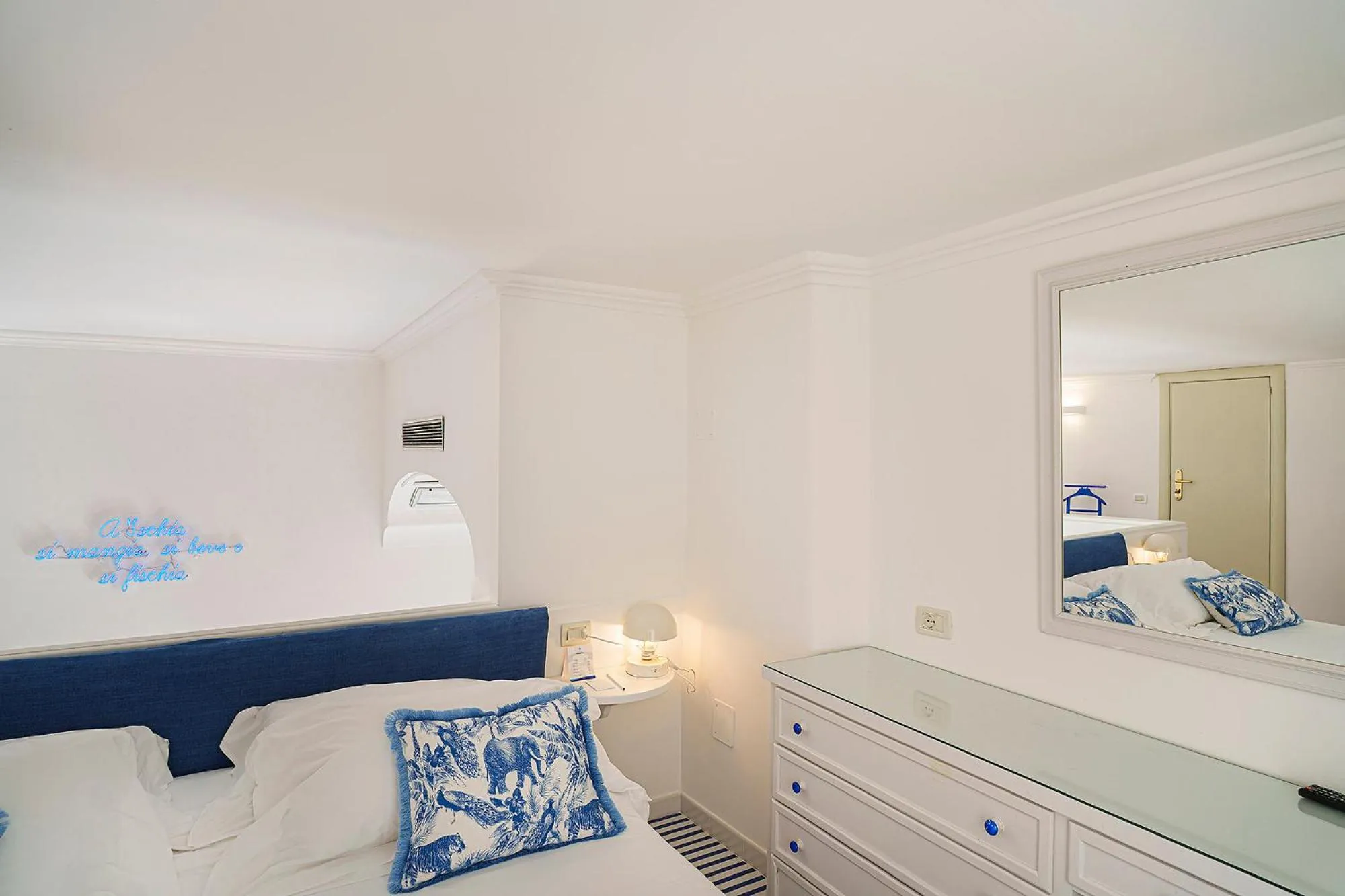 Bed in Hotel Continental Mare