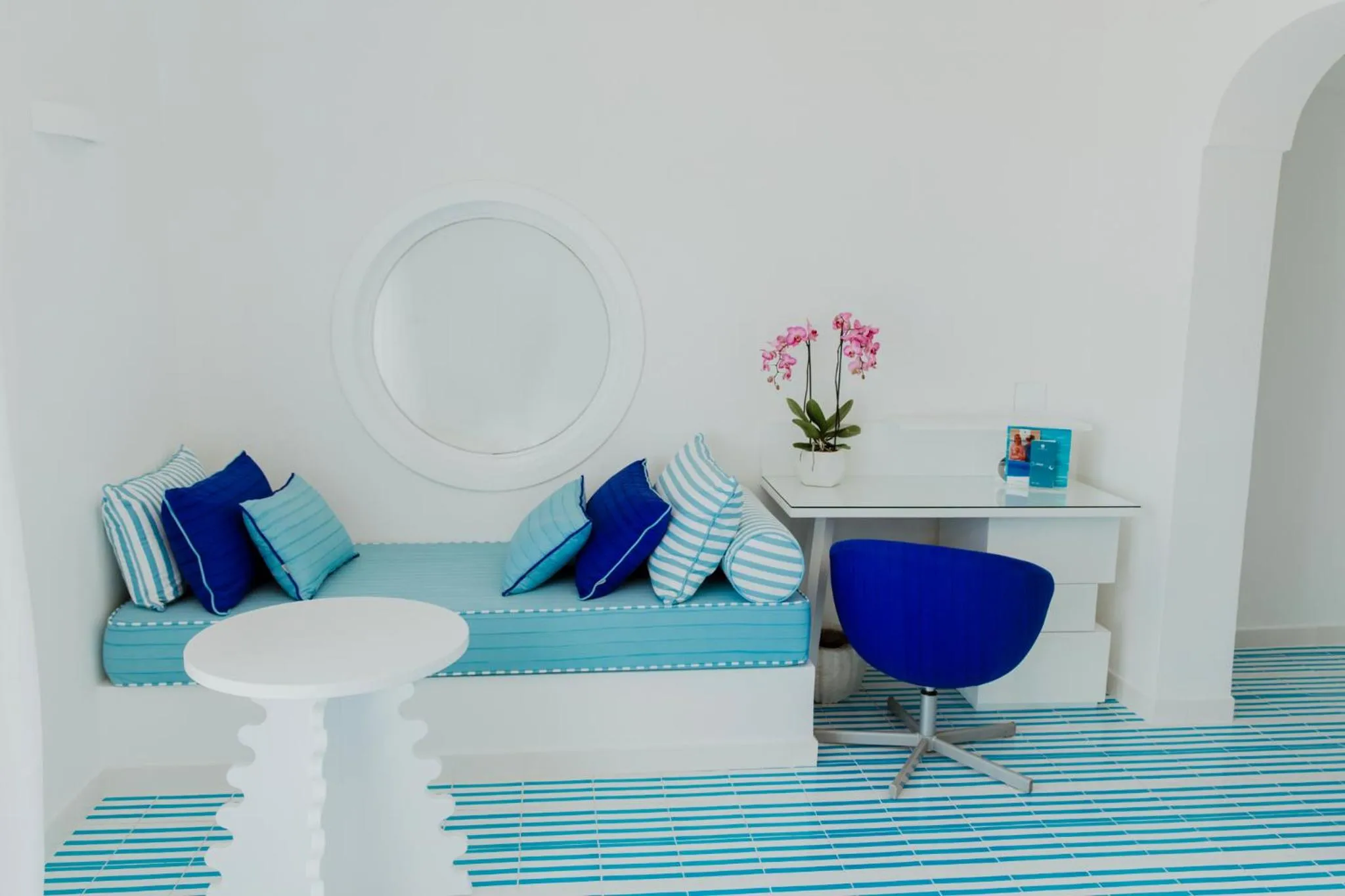 Seating area in Hotel Continental Mare